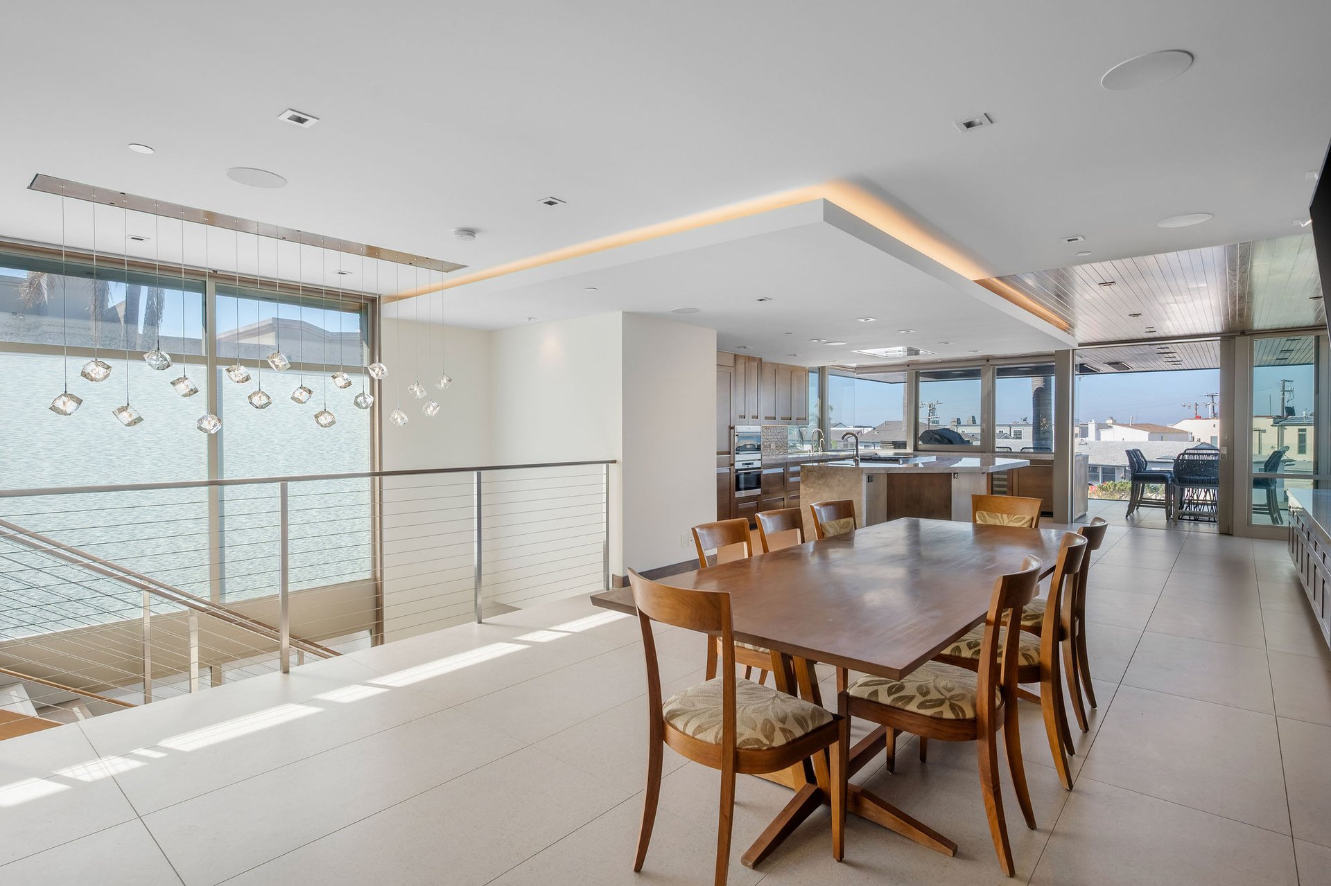 2056 Hermosa Ave 