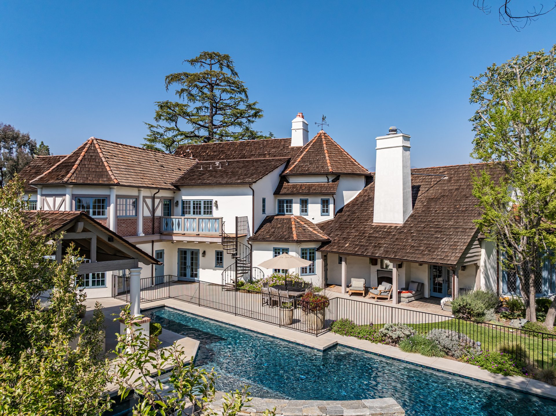 233 Hillside Rd