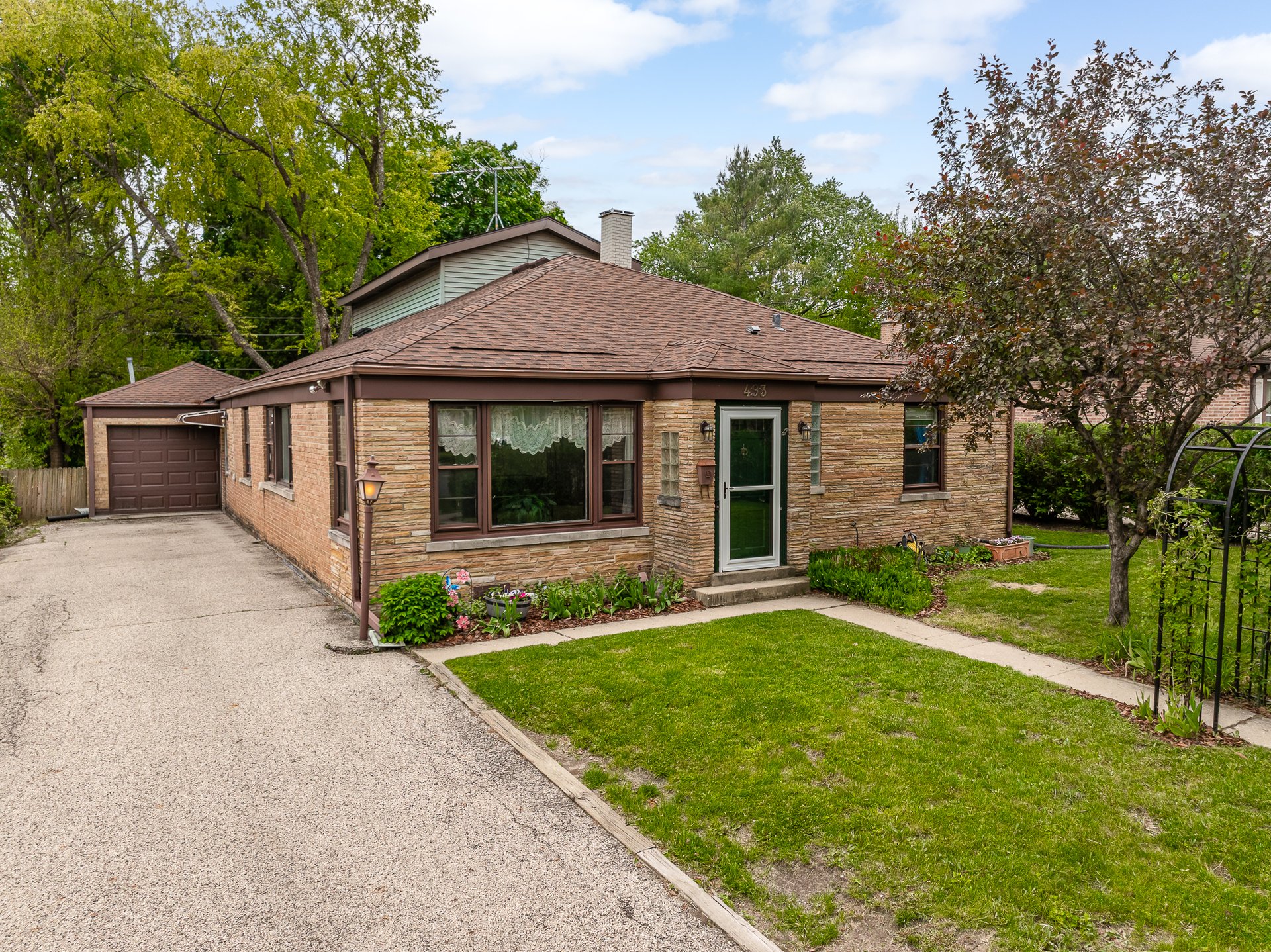 493 E Palatine Rd