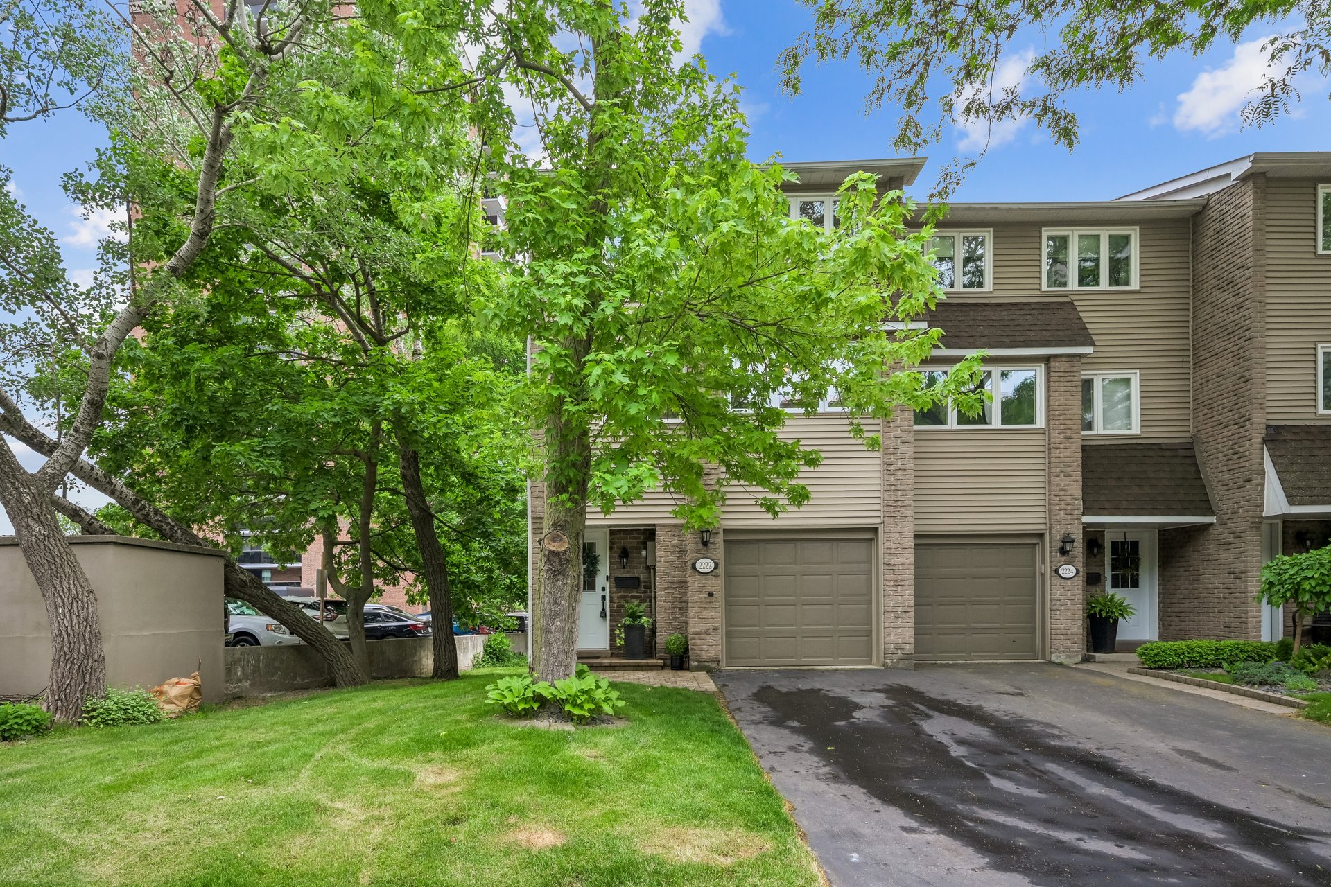 Lakeside living in the heart of Bronte!