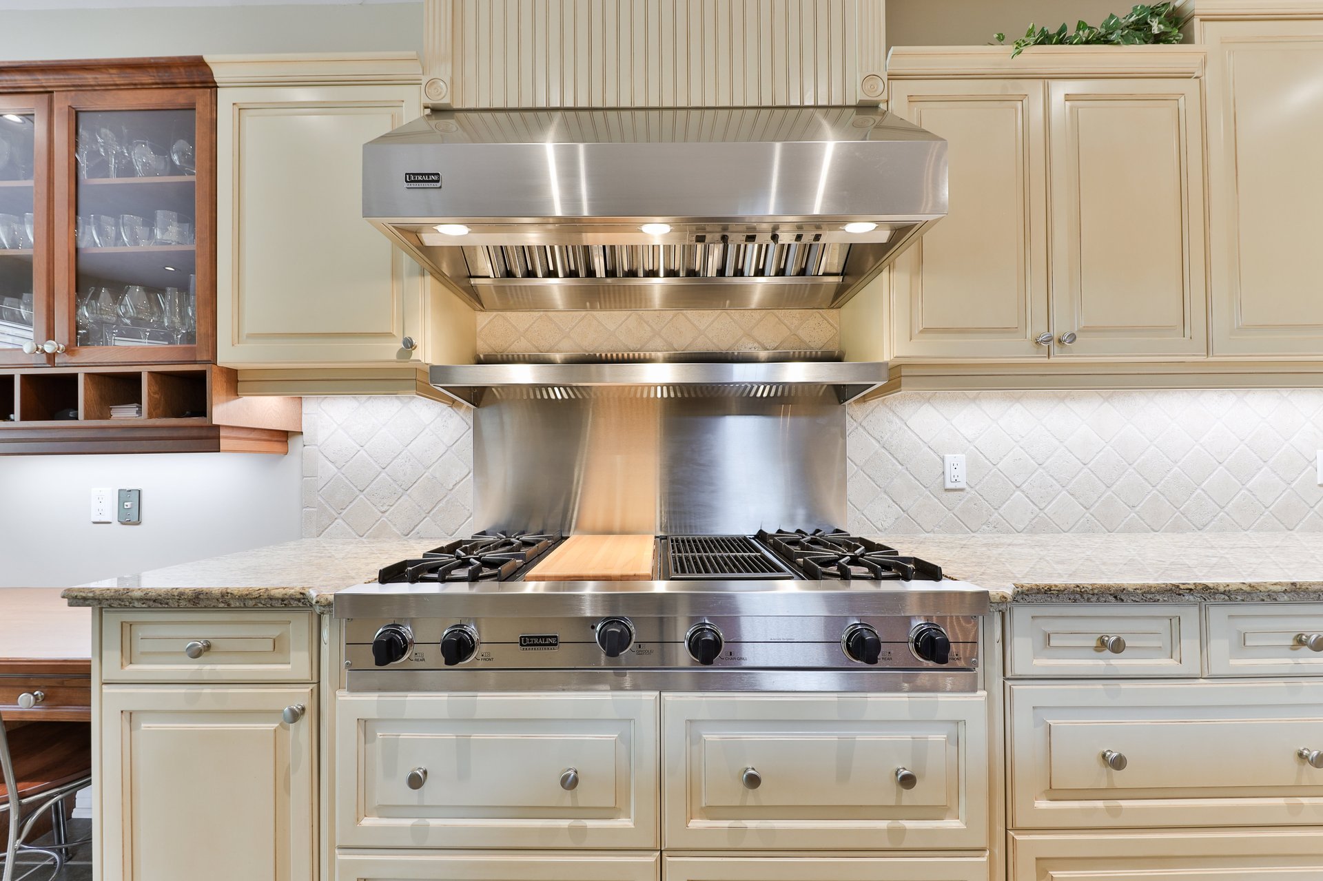 3105 Lakeshore Road, Burlington