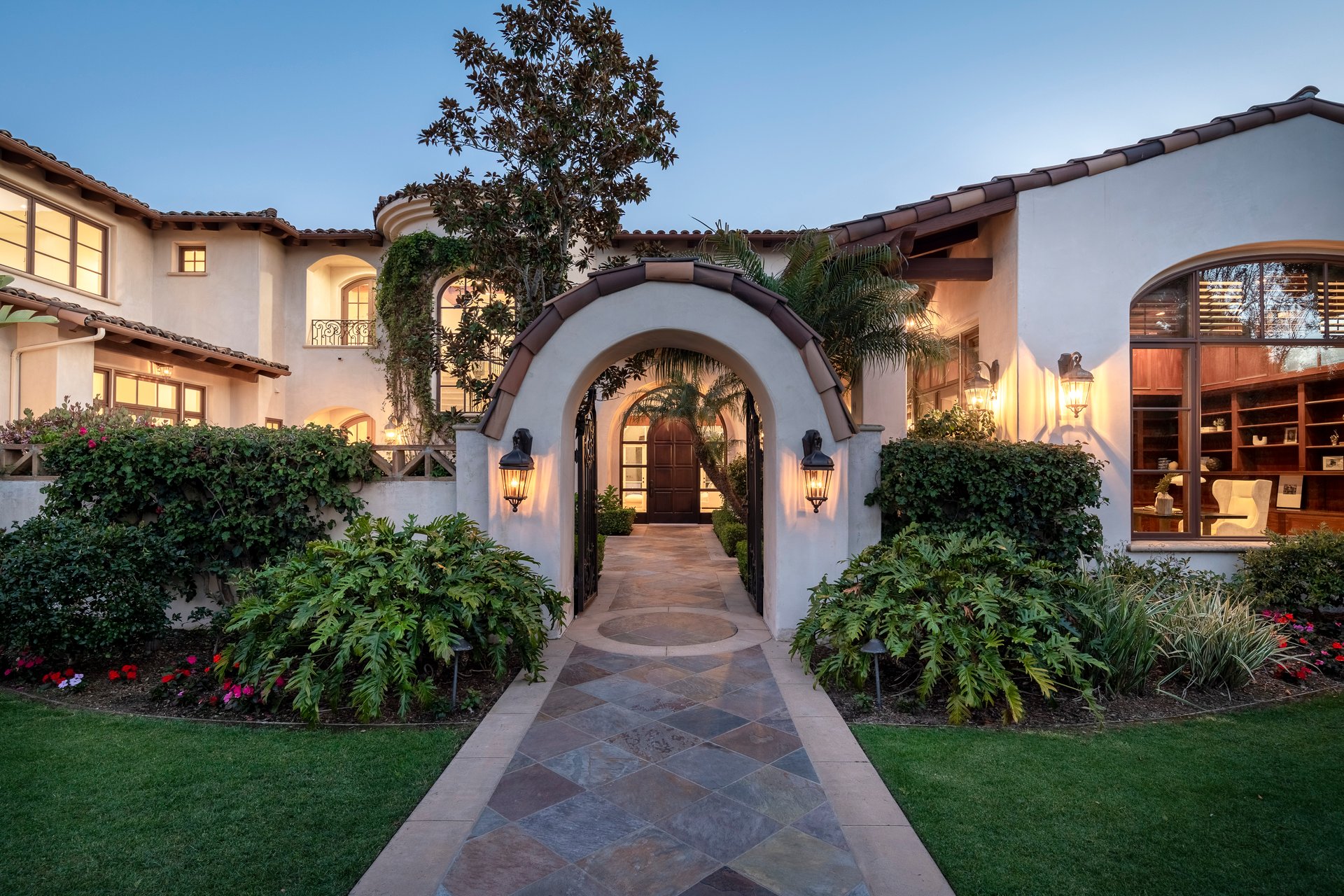 Luxury Living Redefined: Executive Rental in The Bridges