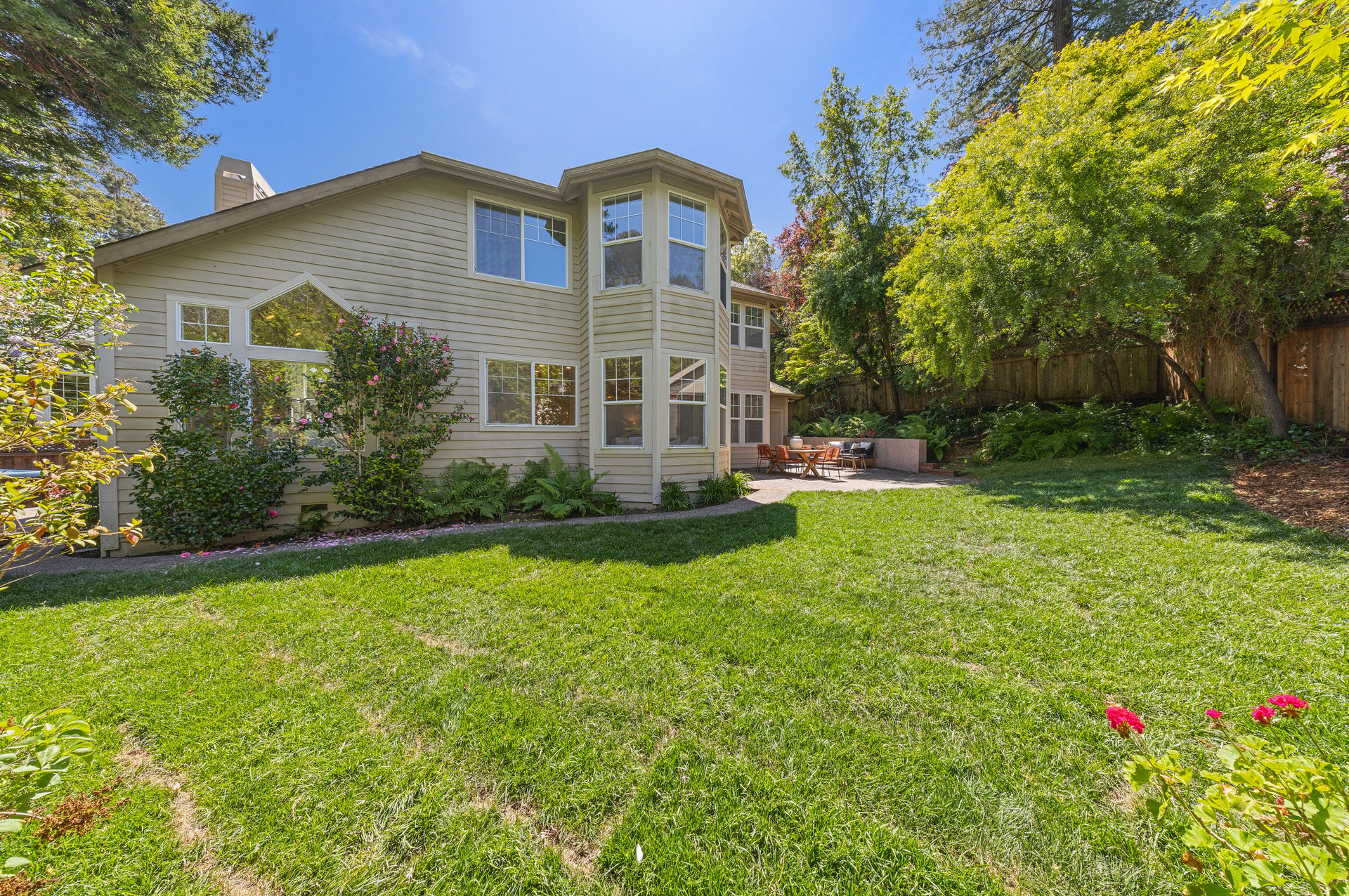 438 Laverne