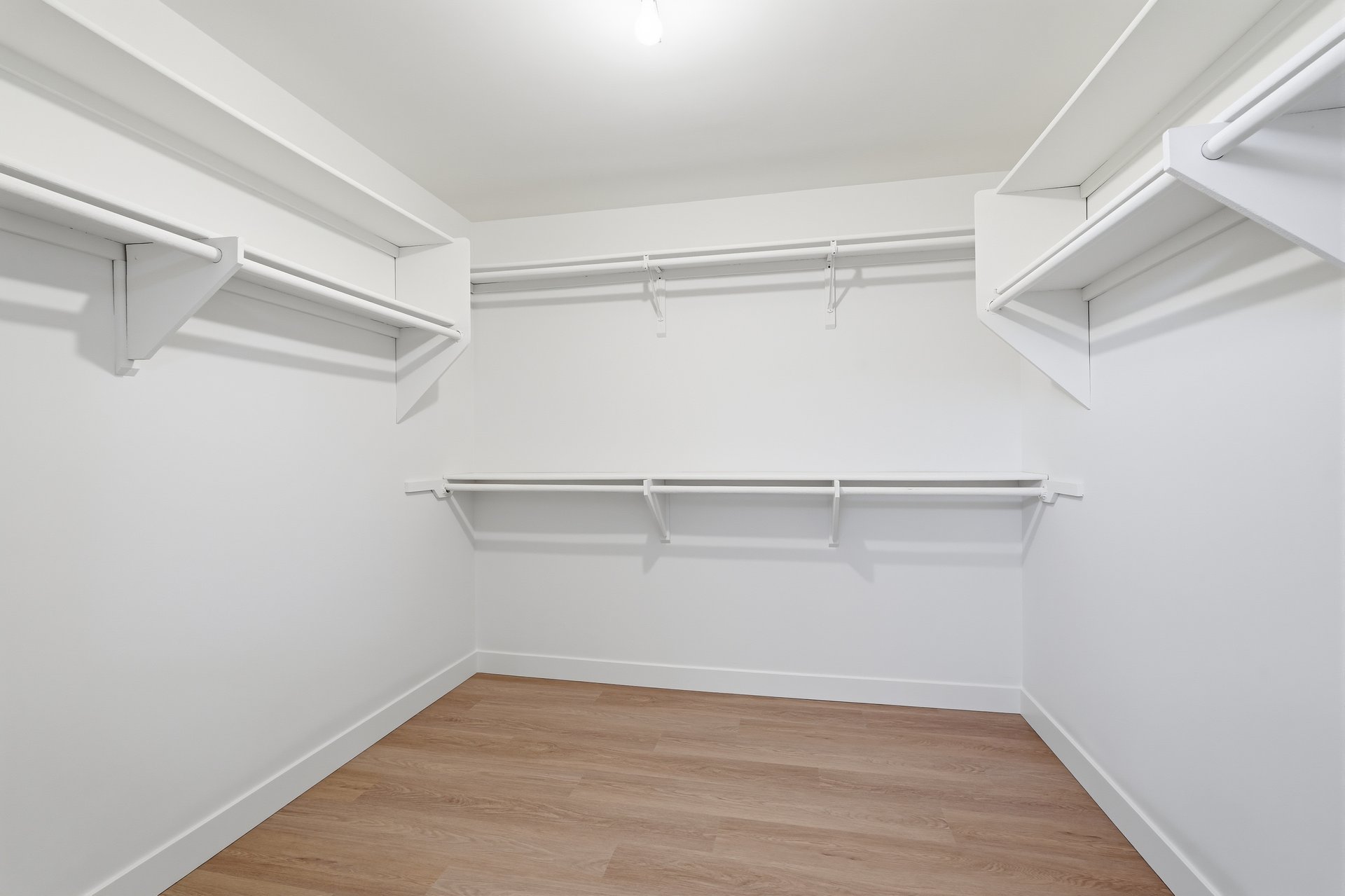 2516 The Strand