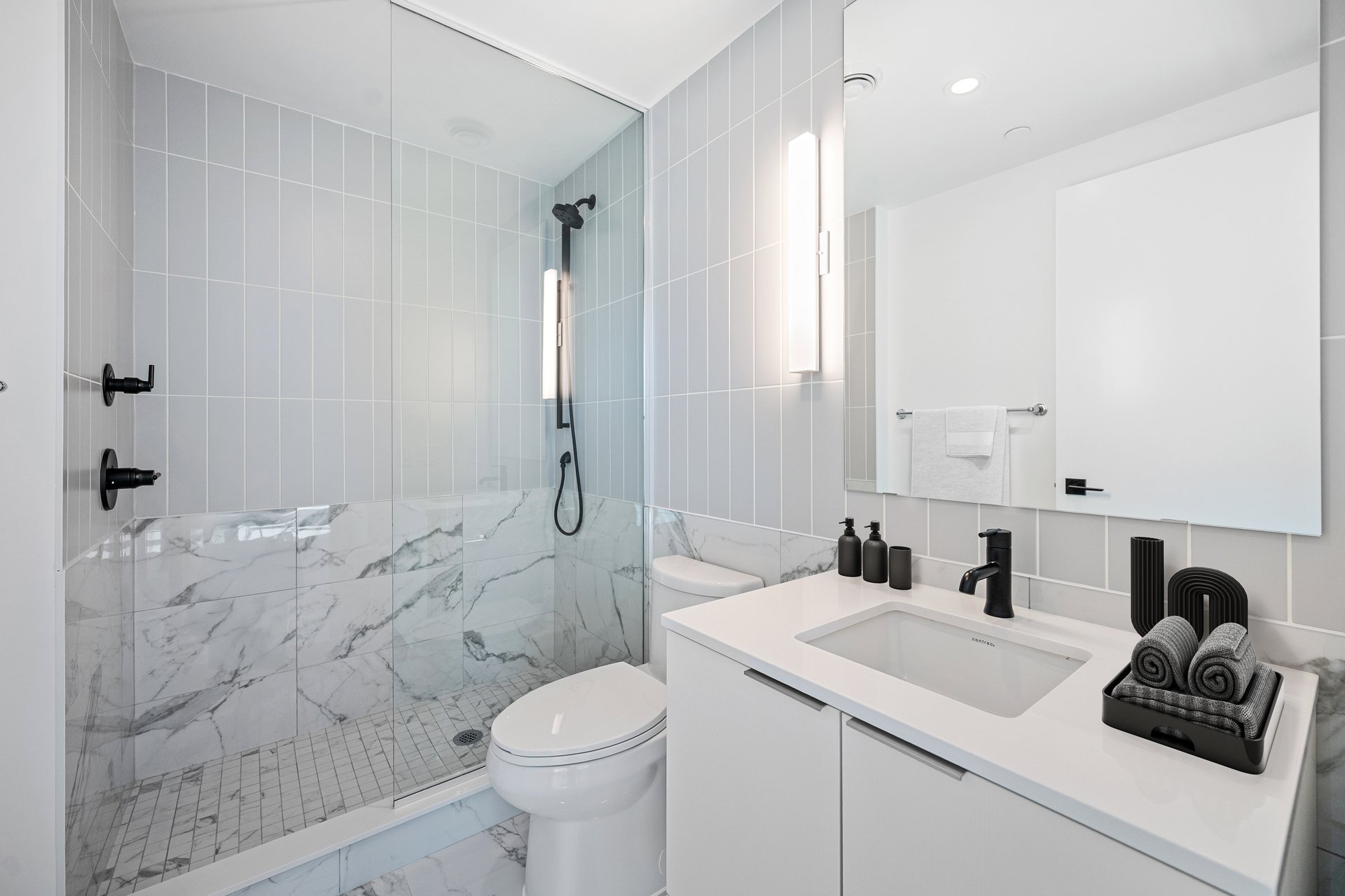 327 King Street W 3905, Toronto C01 Unit: 3905