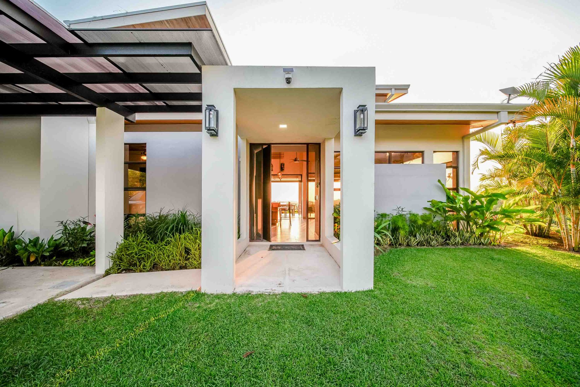 Guest House and Infinity Pool Ocean View Luxury Estate