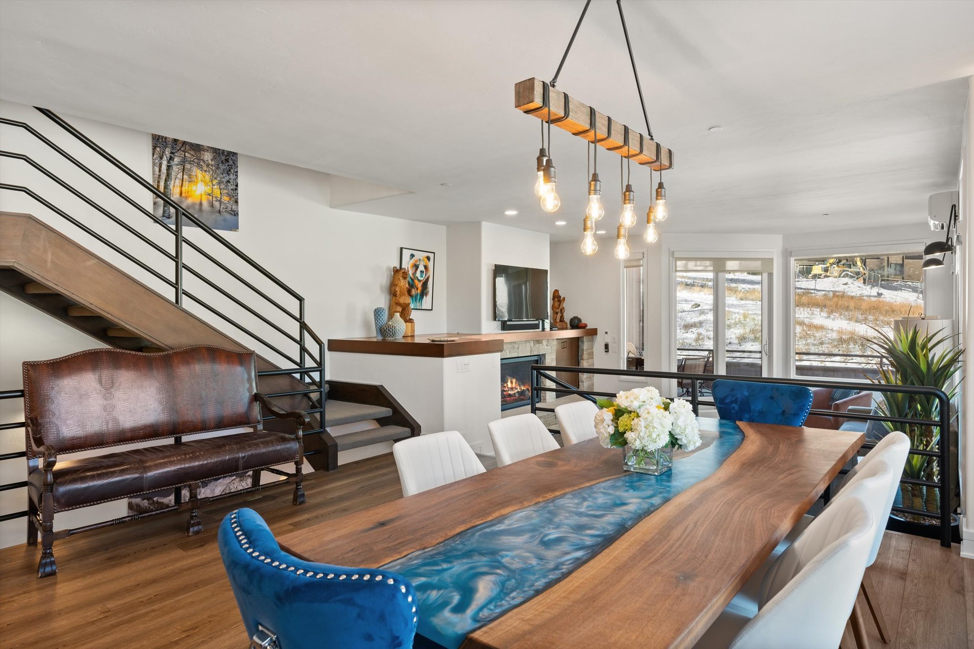Ski-In/Ski-Out Luxury: Deerbrook Townhome