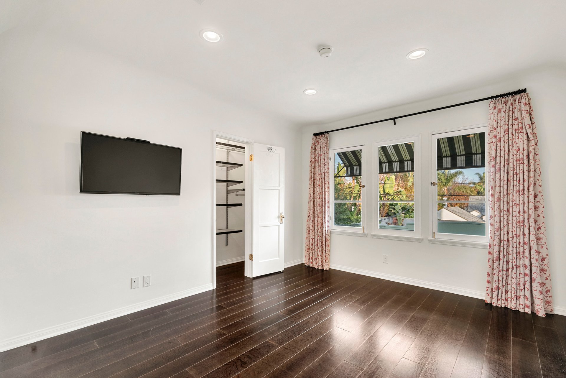 104 N Harper Ave, Beverly Grove