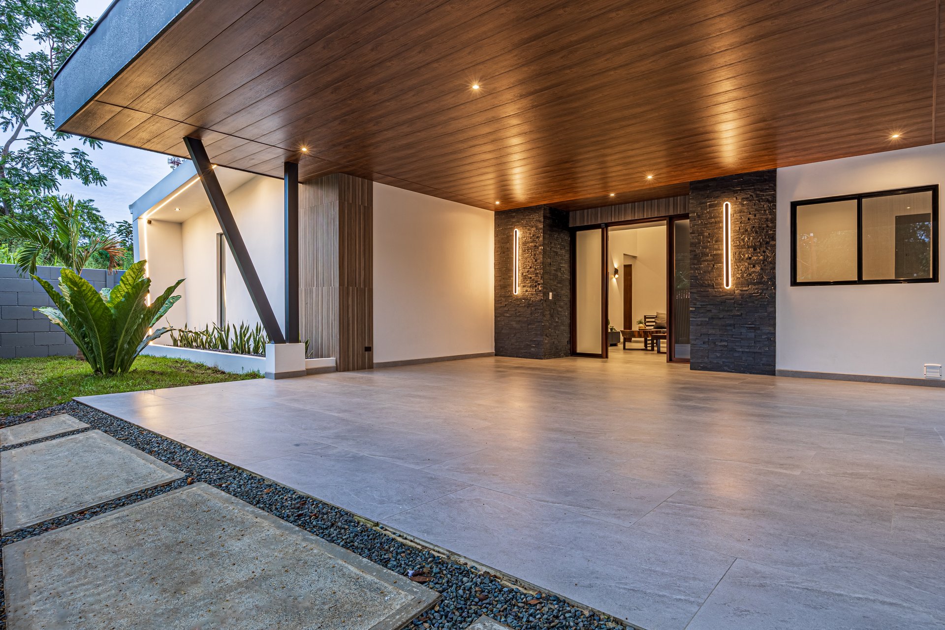 Tropica House a Luxurious Oasis in the Heart of Uvita!