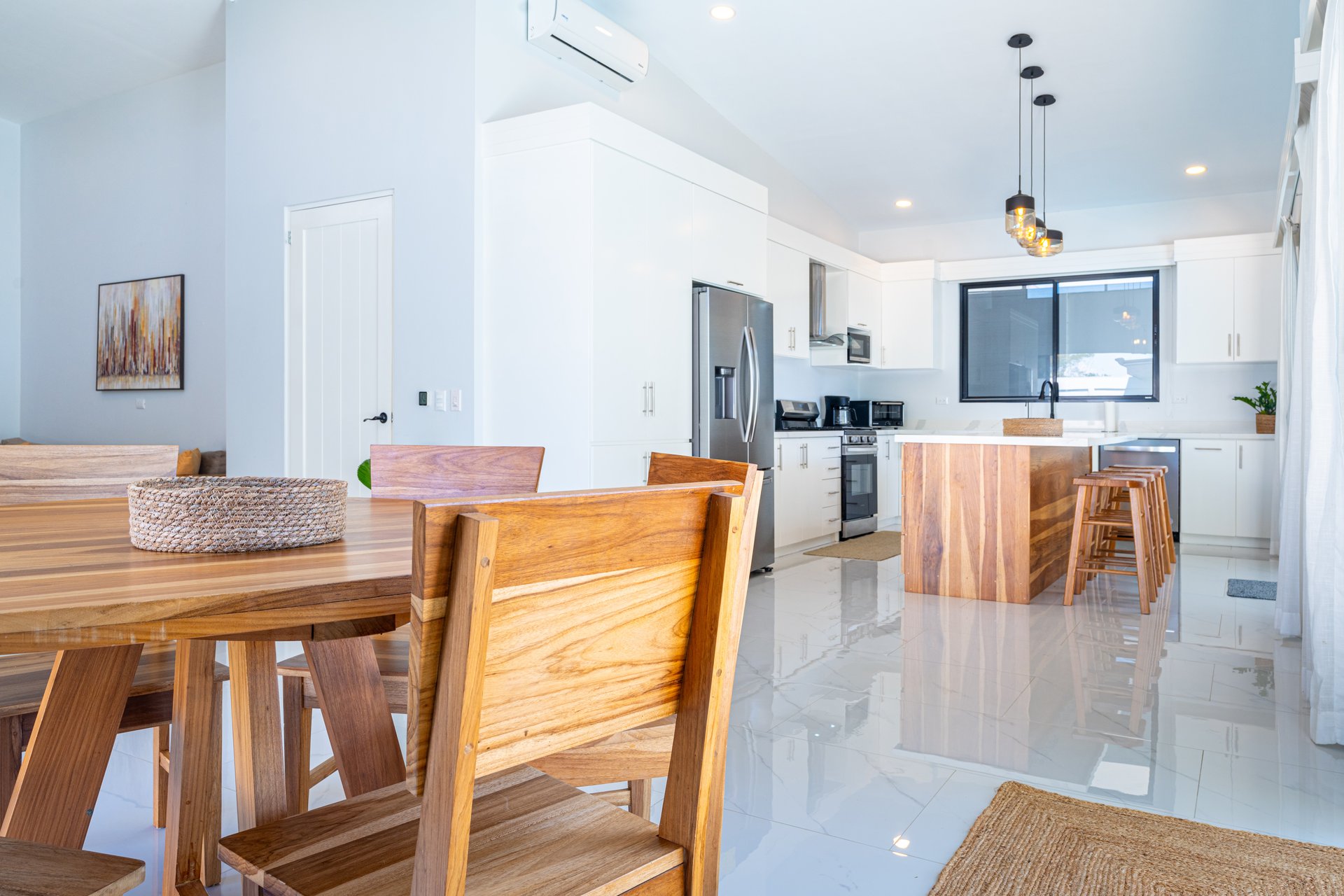 FIRE SALE!!!!! Immaculate New Build with Modern Design & Premium Features