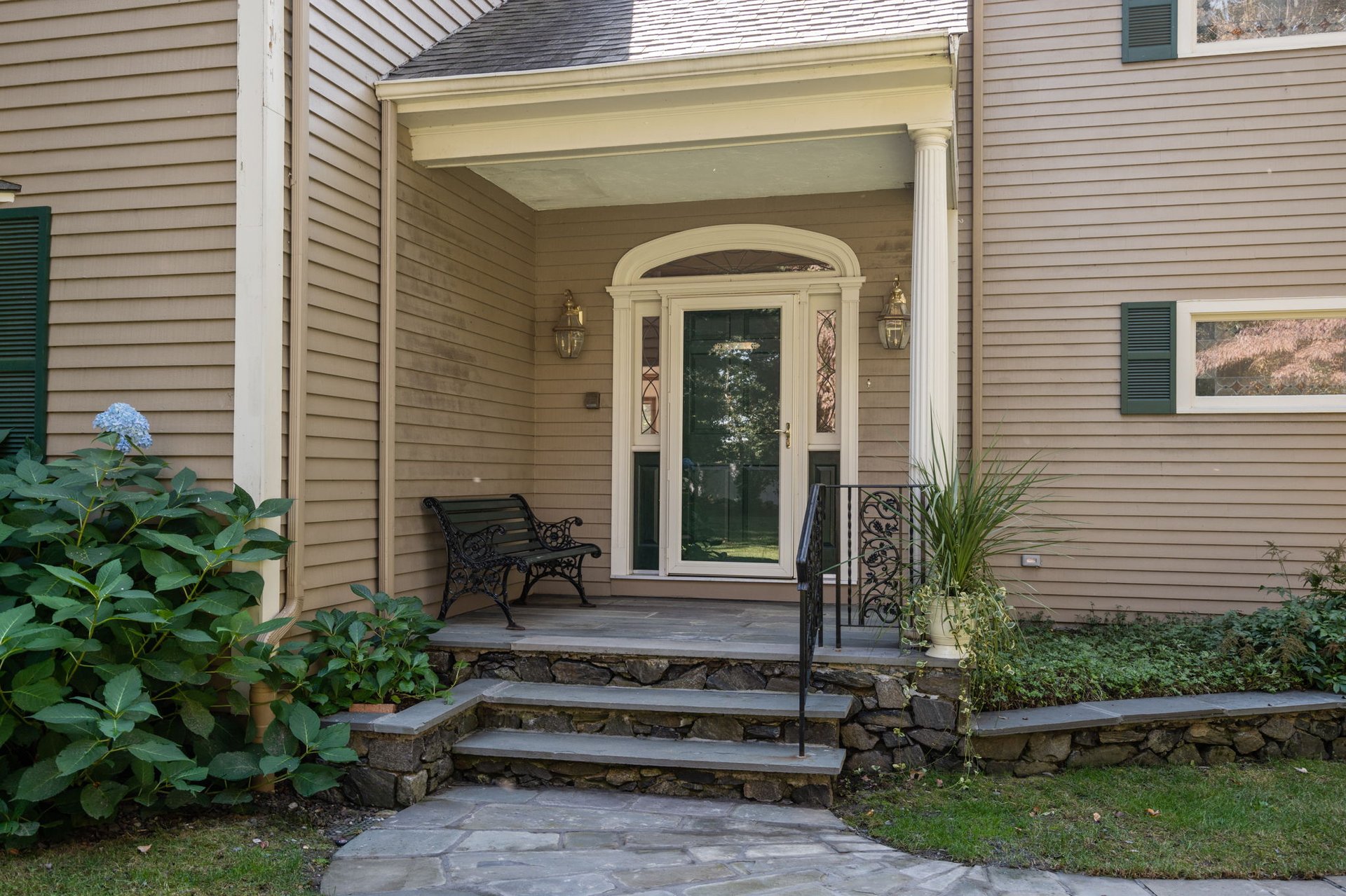4 Leslie Rd