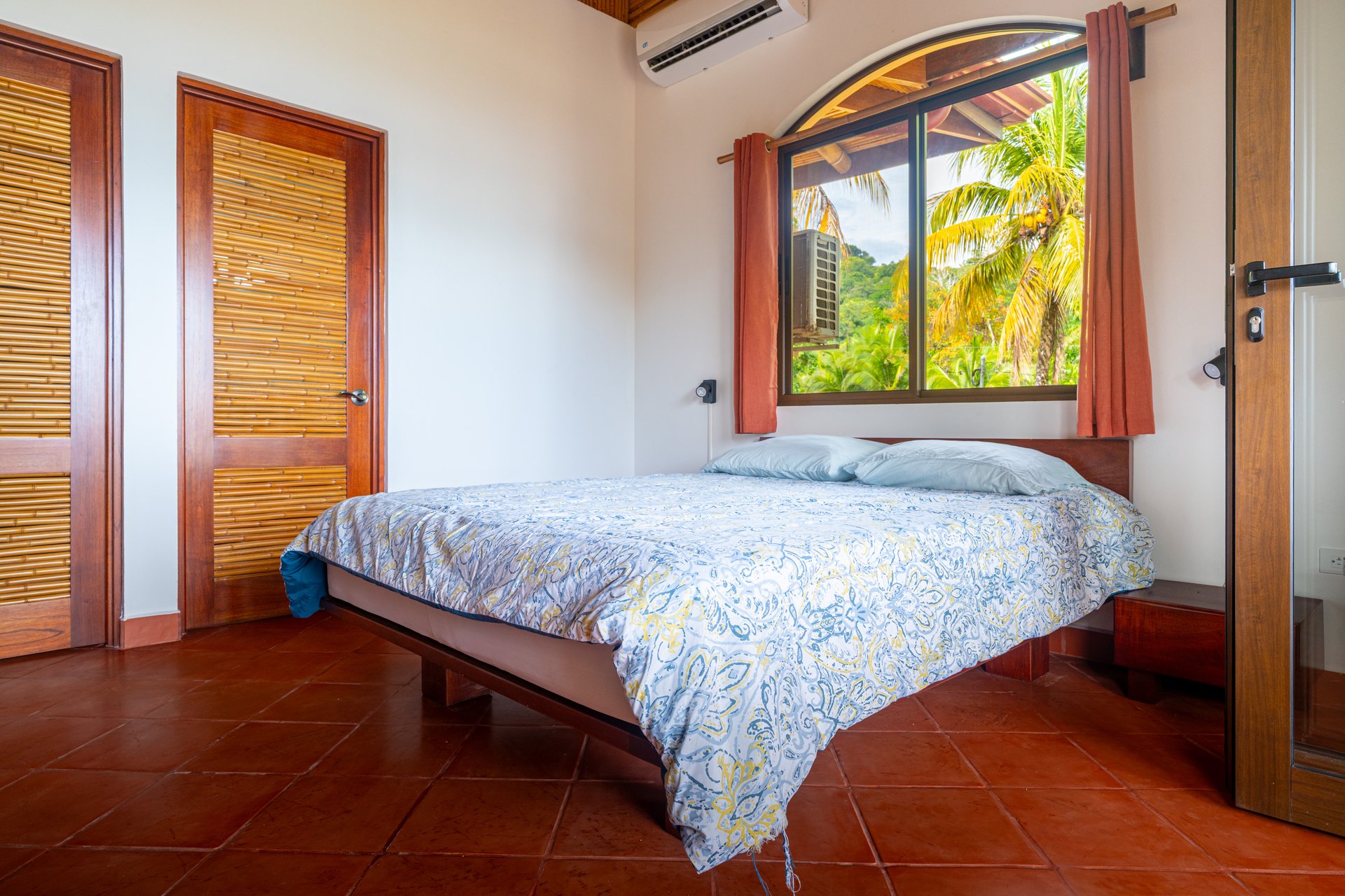 Classic Luxury at Casa Ceiba, Coastal Ocean View 4 Bedroom Home Near Uvita