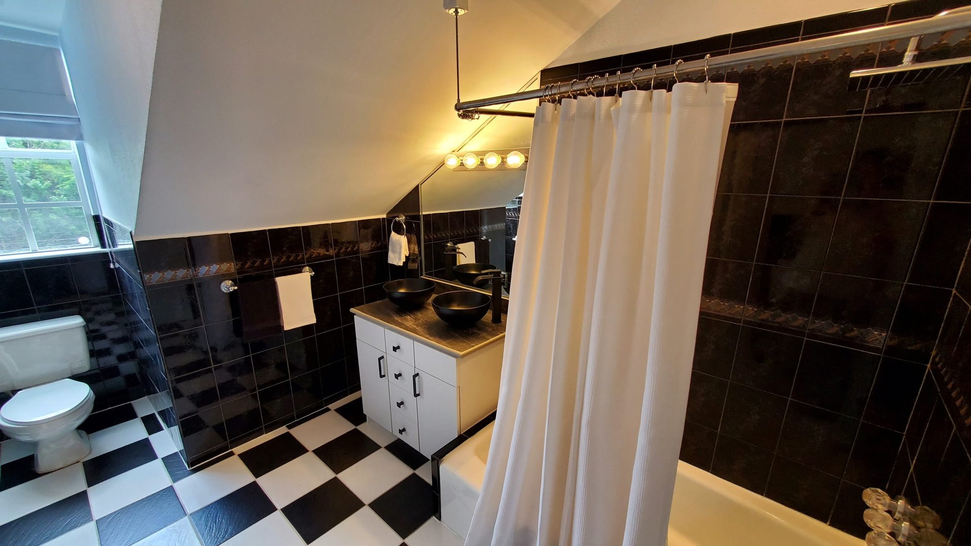 Sandyport | Expansive View Home 