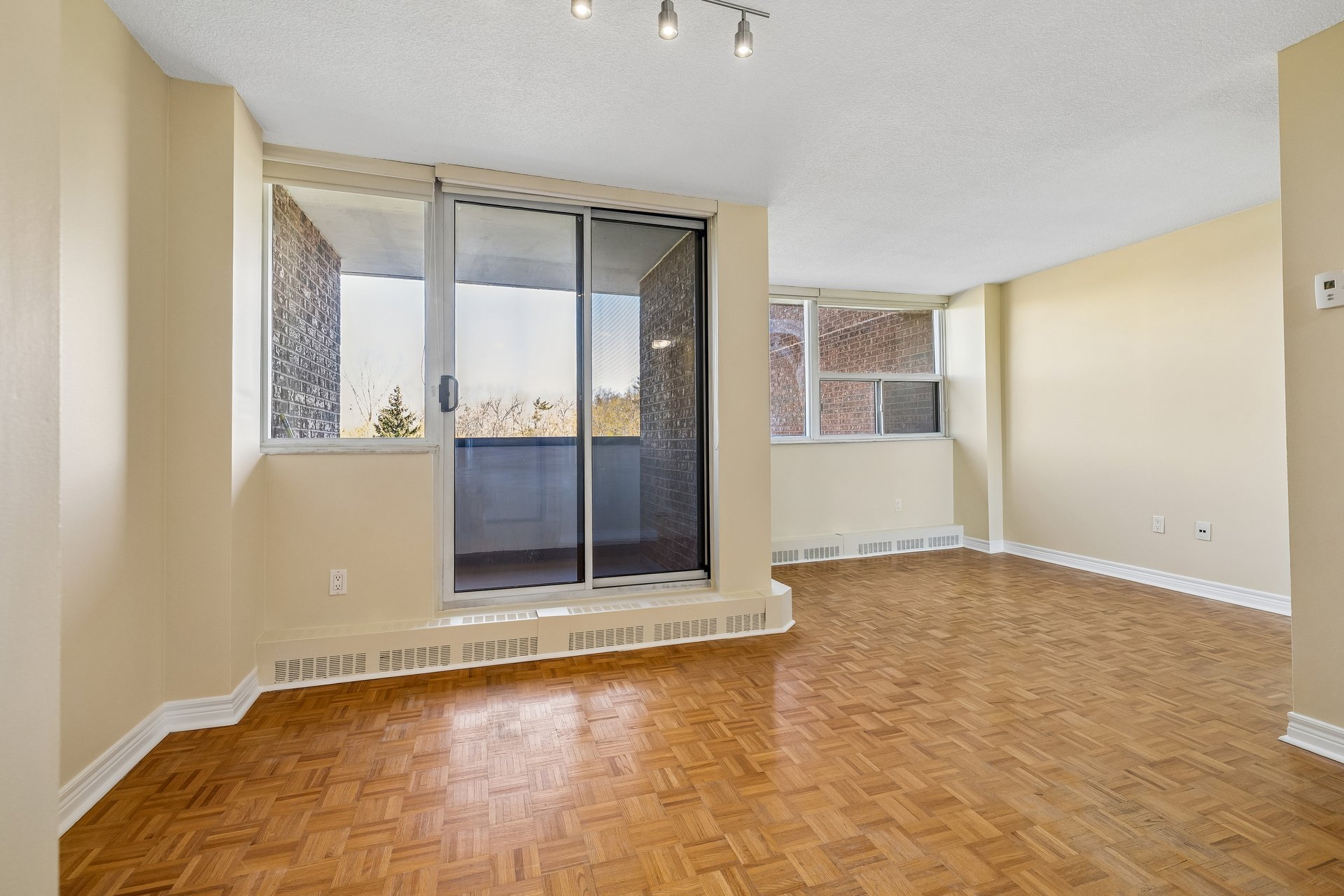 Bright and spacious studio apartment in great location
