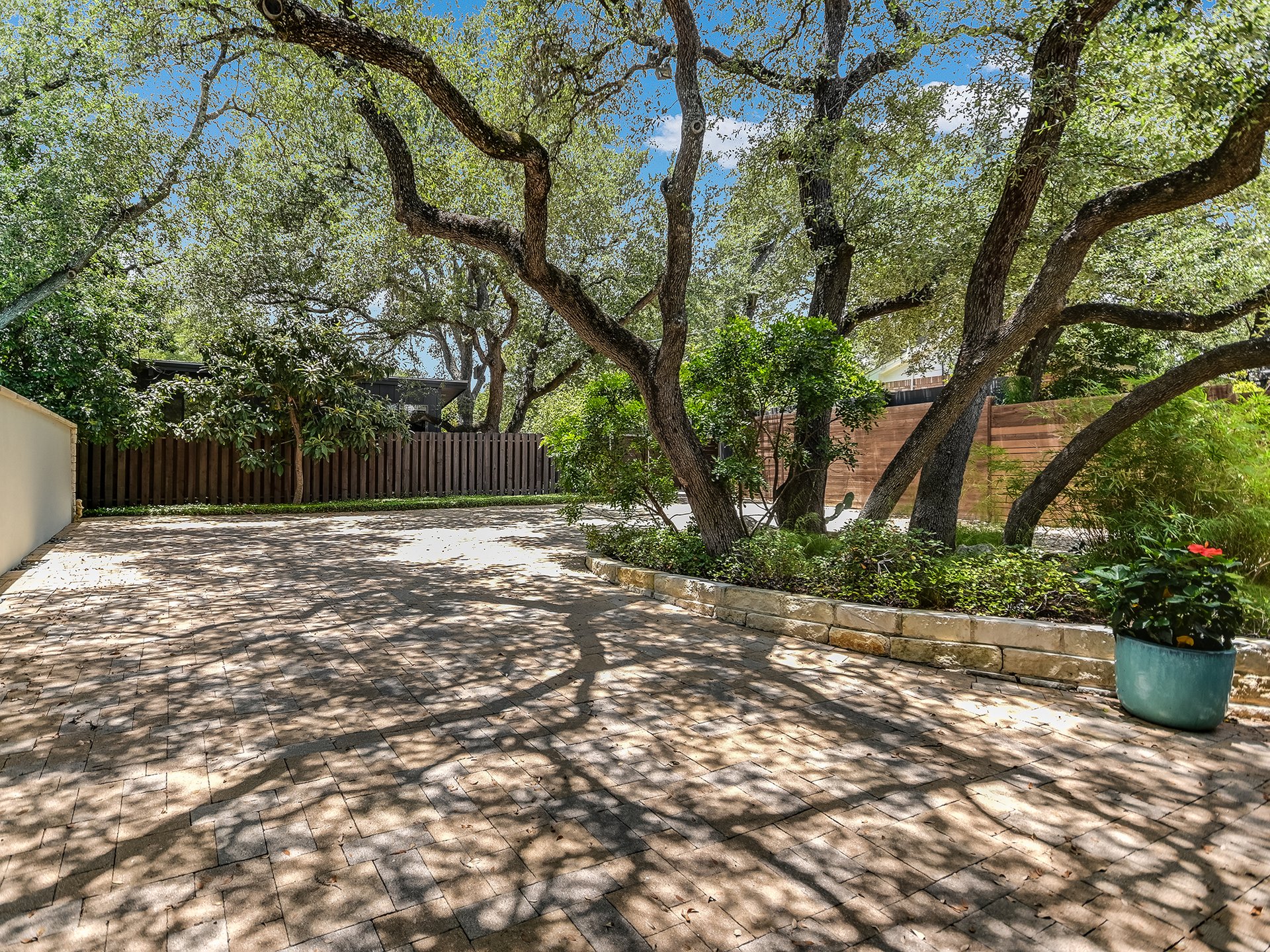 5402 Ridge Oak DR