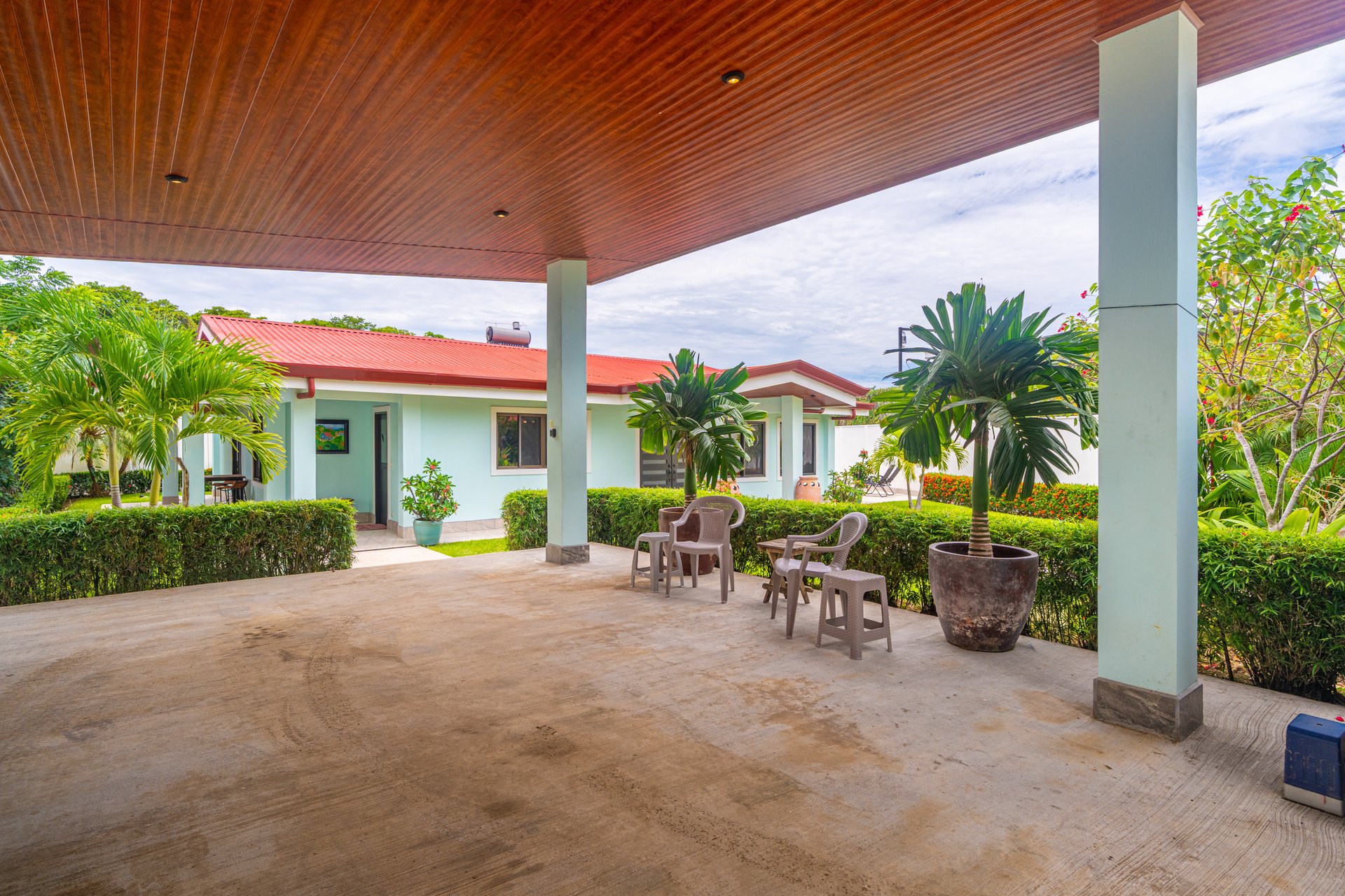 Villa Esmeralda - Big Pool. Big Lot. Big Lifestyle. Central Uvita, Walk to Everything!