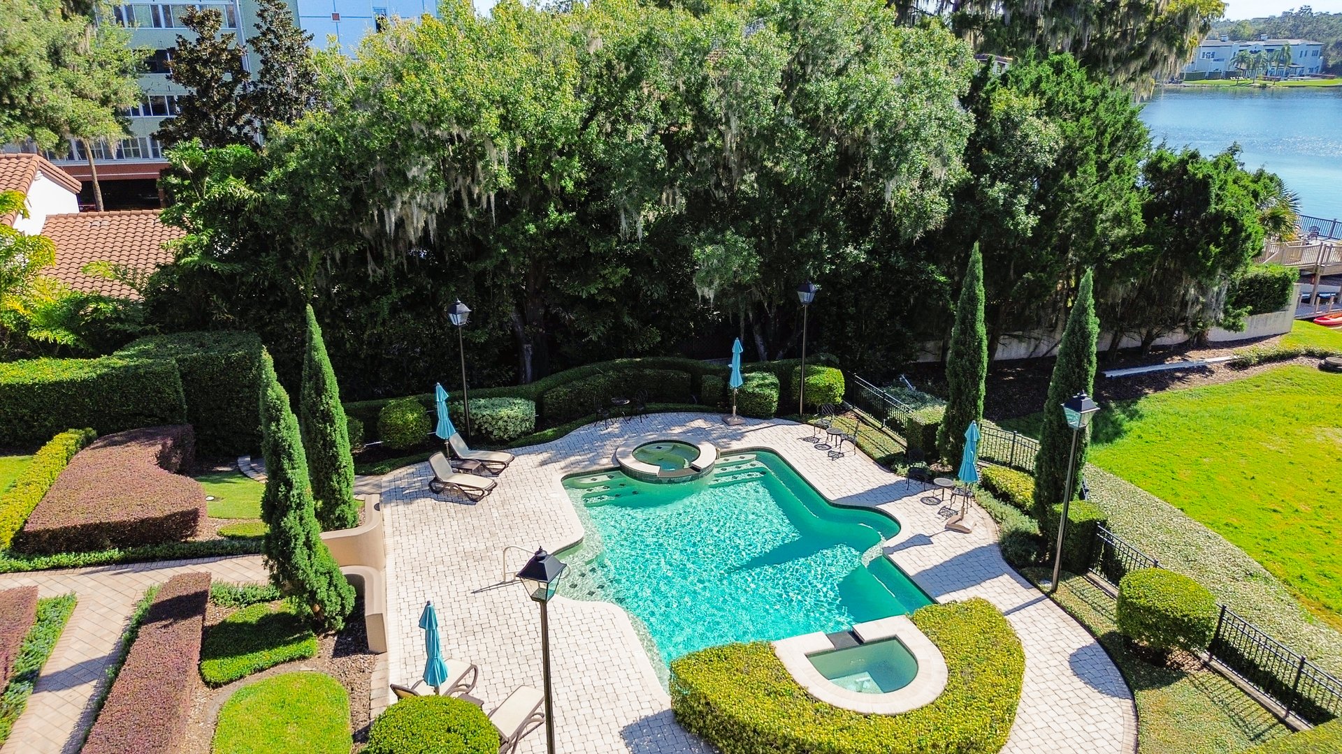 Spacious Winter Park Lakefront Condo in Perle du Lac