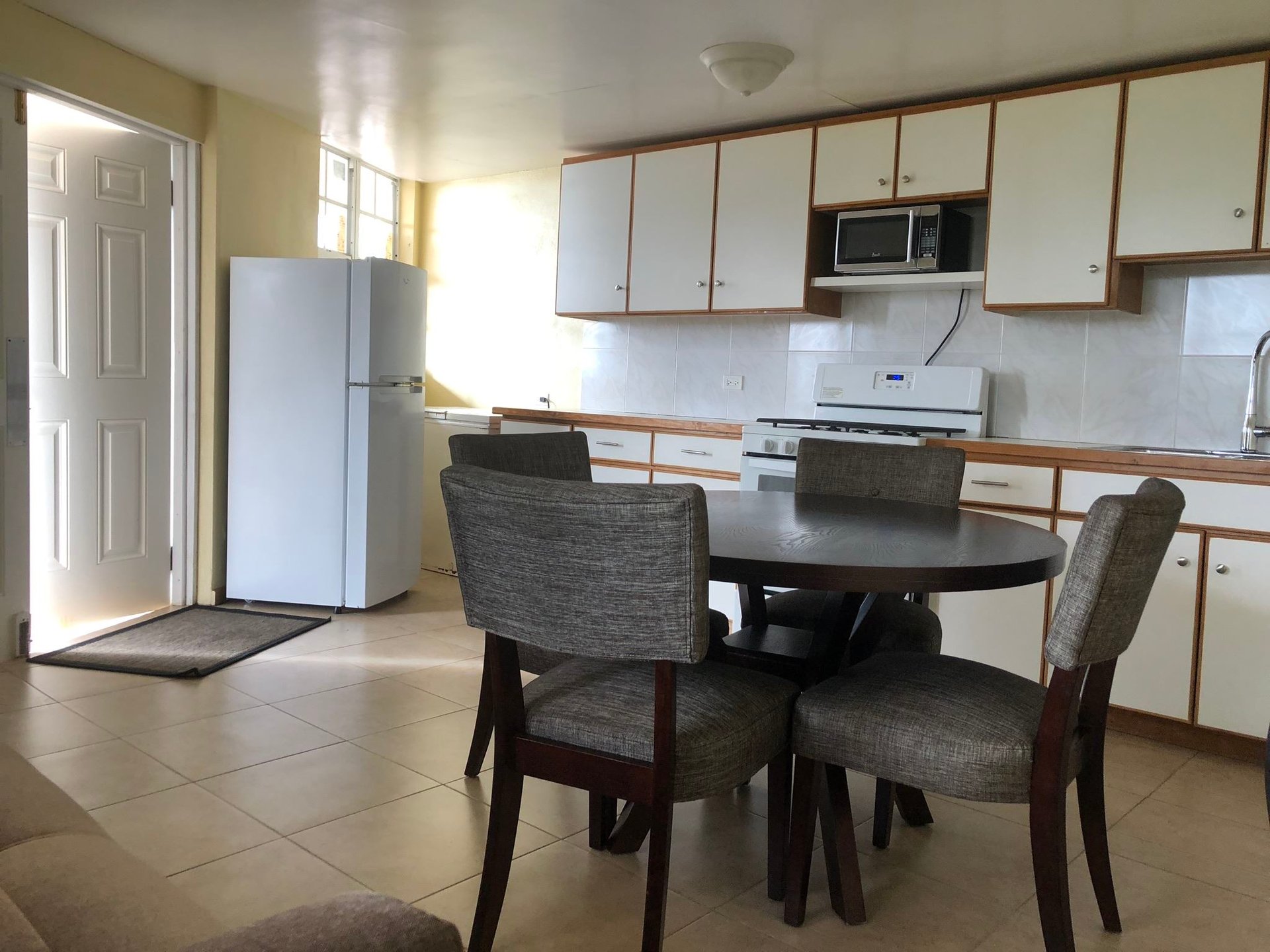 1089 Lambert Hills 1 Bedroom Apartment