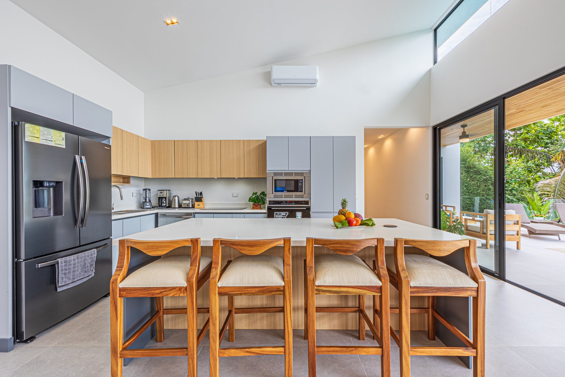 Luxury, Comfort & Investment Potential – Ocean-View Home in Uvita