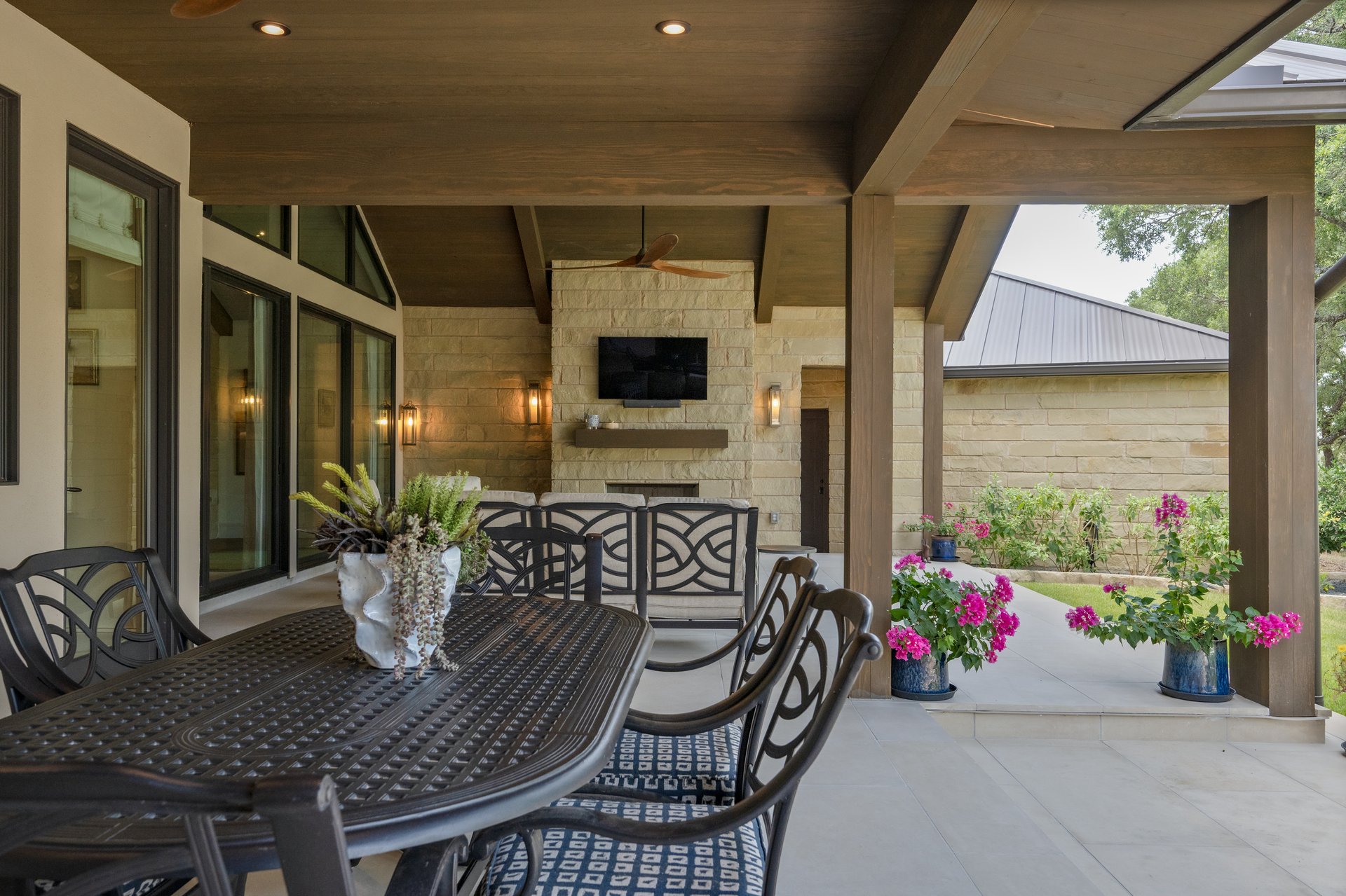 900 Rivercliff Drive