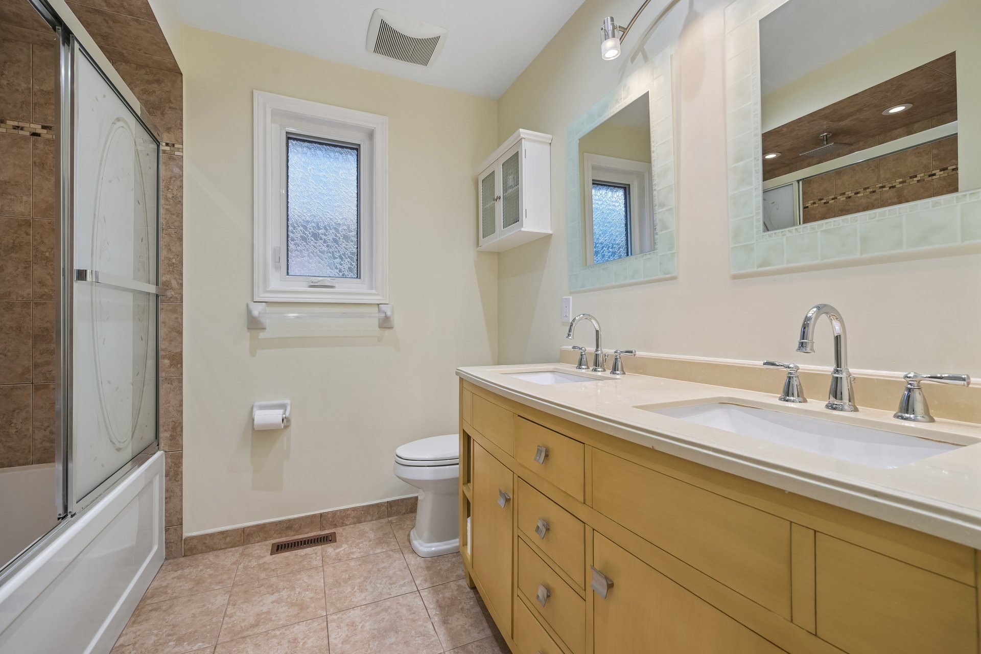 Spacious 3-Bedroom Detached Home in Westmount