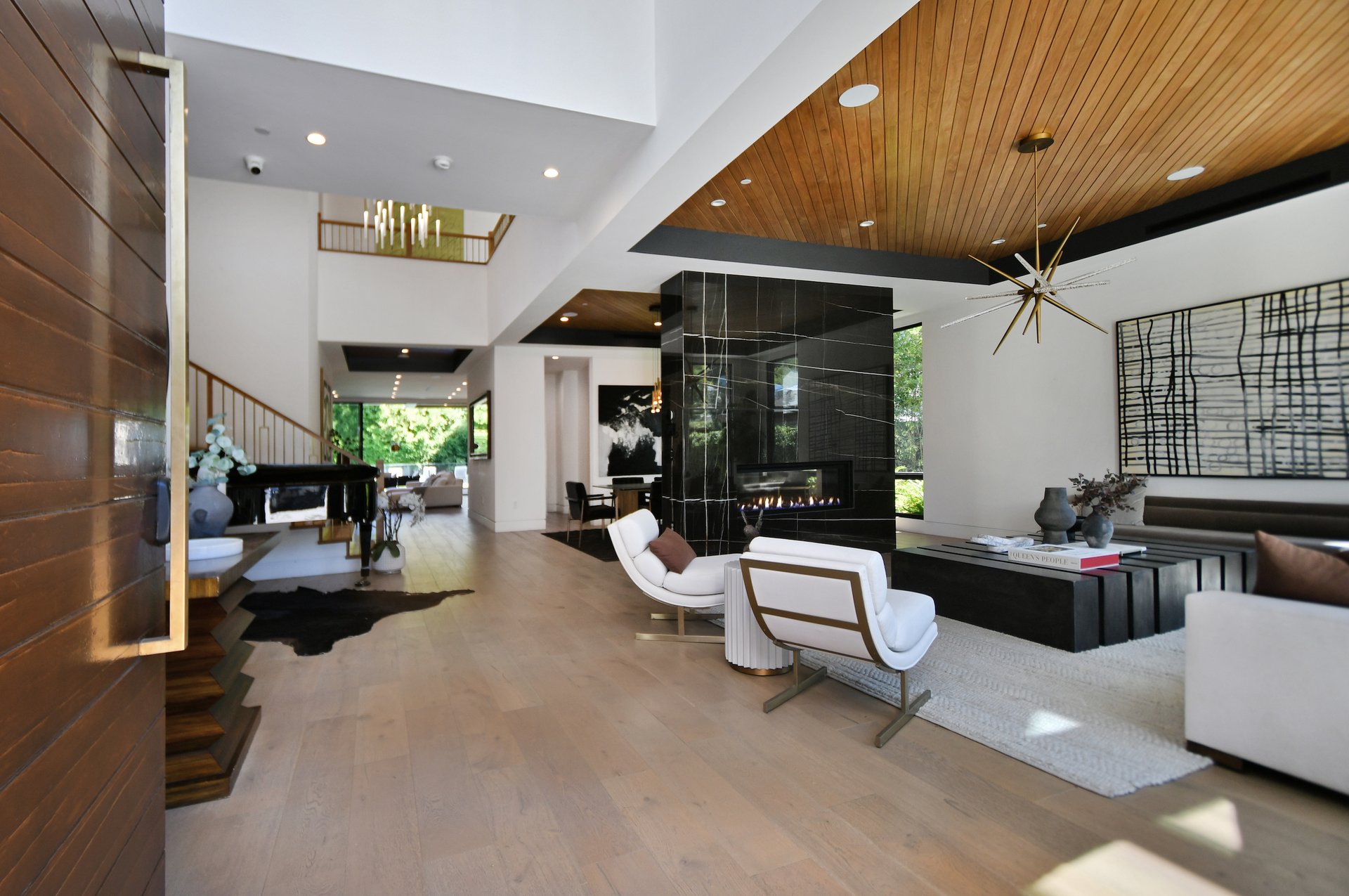 4544 Woodley Ave