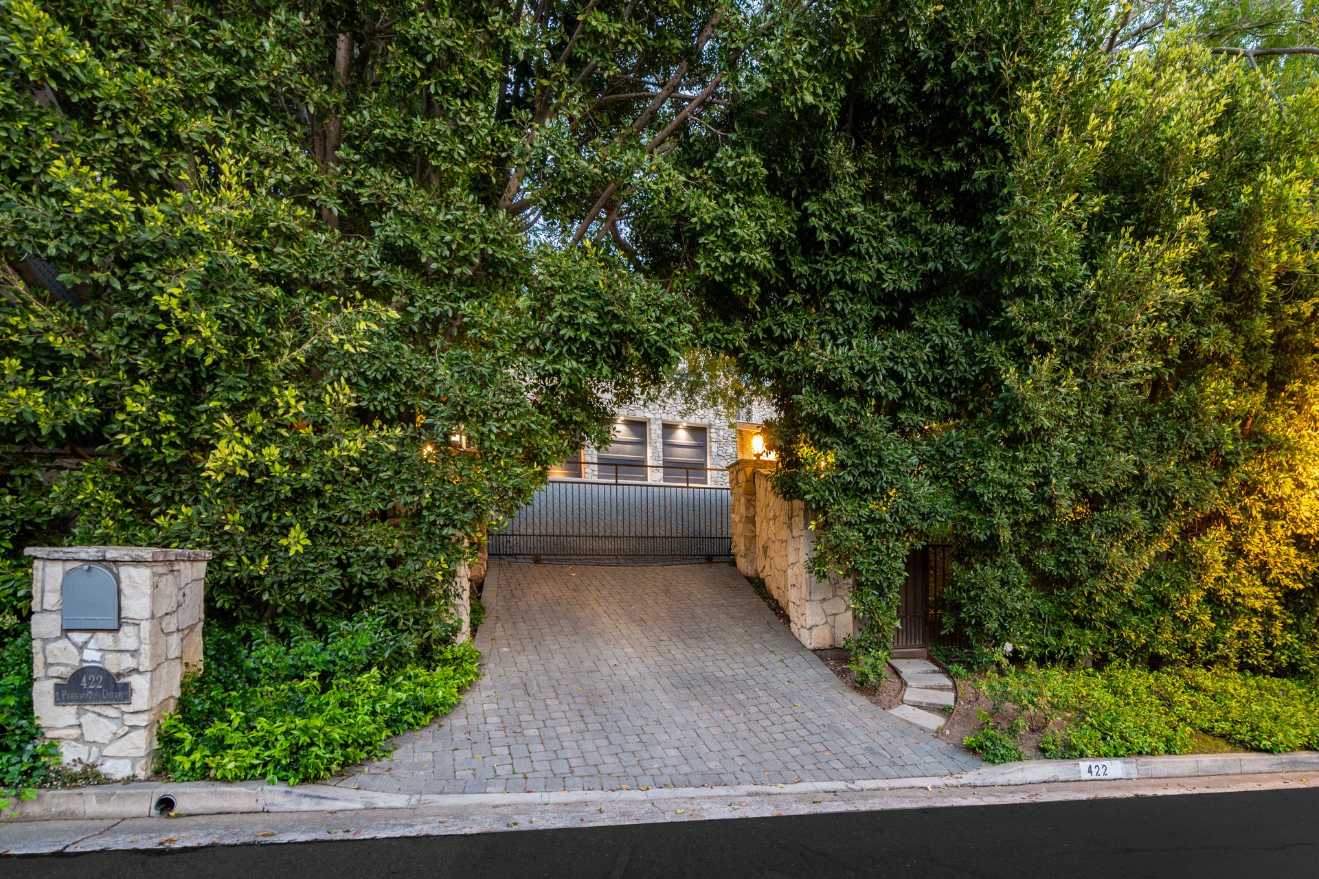 422 Parkwood Dr