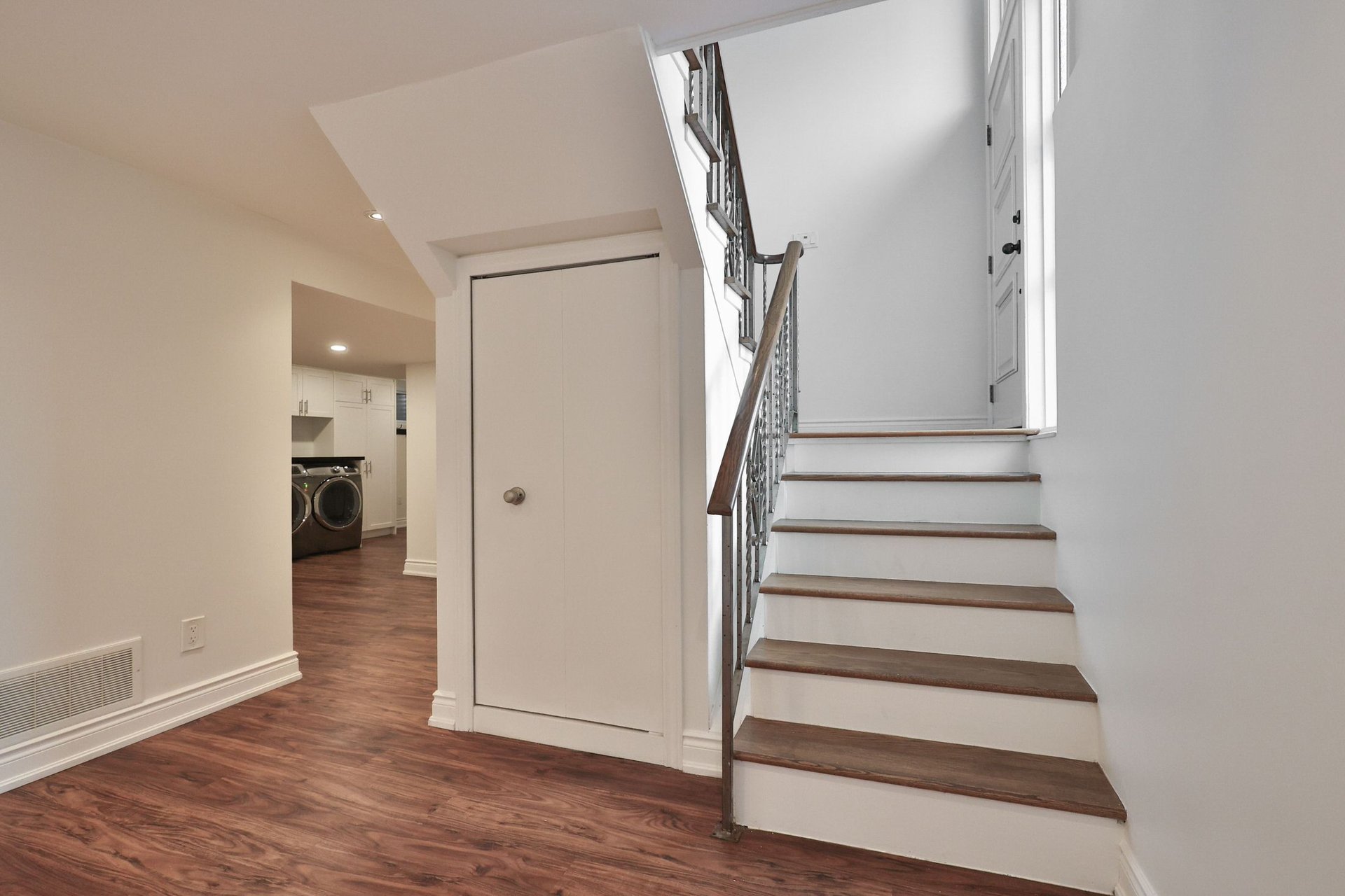 1439 Larchview Trail