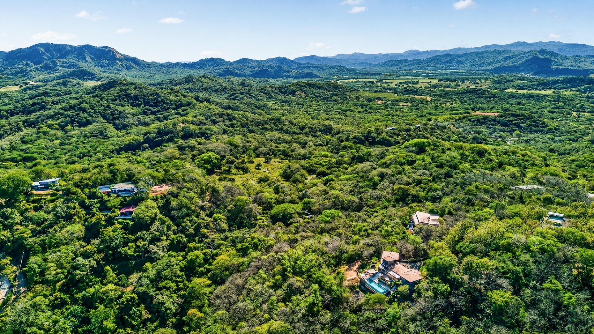 Casa Pochote | Artisan Luxury Villa in Tamarindo | Pool, Jacuzzi & Langosta Beach Club Membership Included