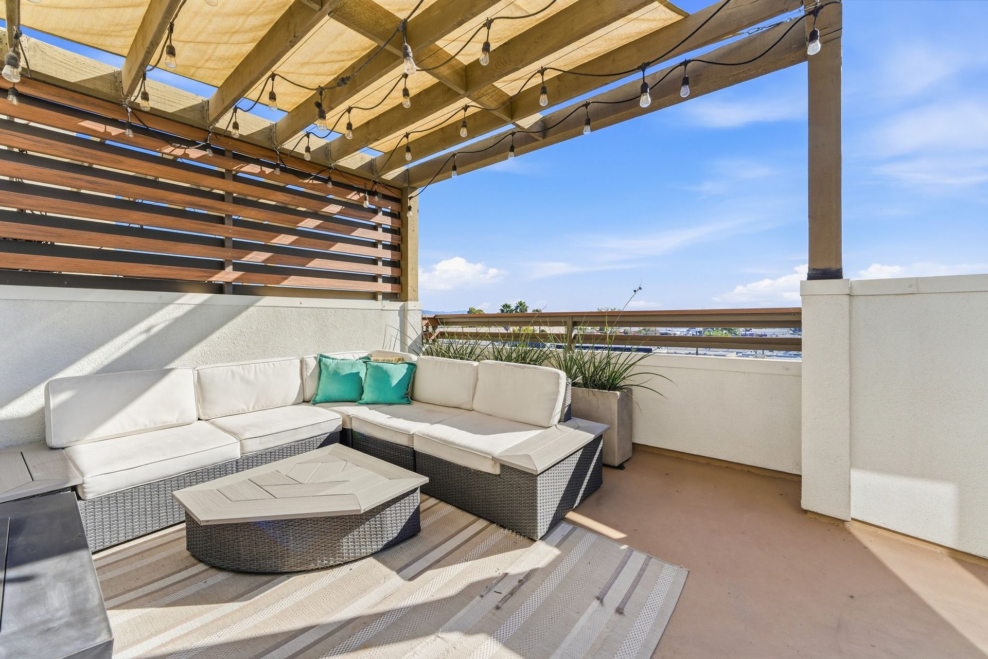 1650 Topanga