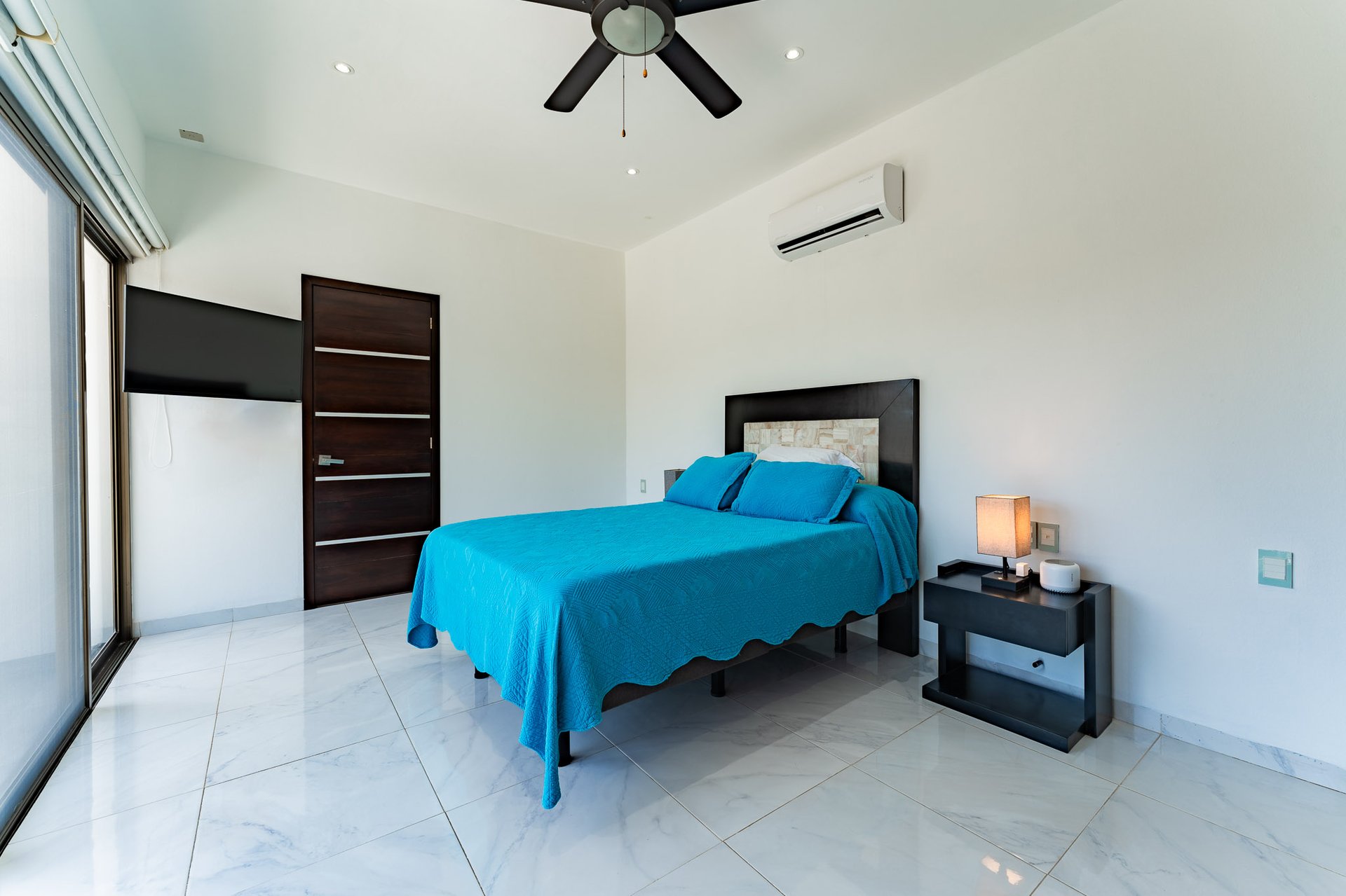 5 bedrooms, Single Family Homes, Villa de Caballos