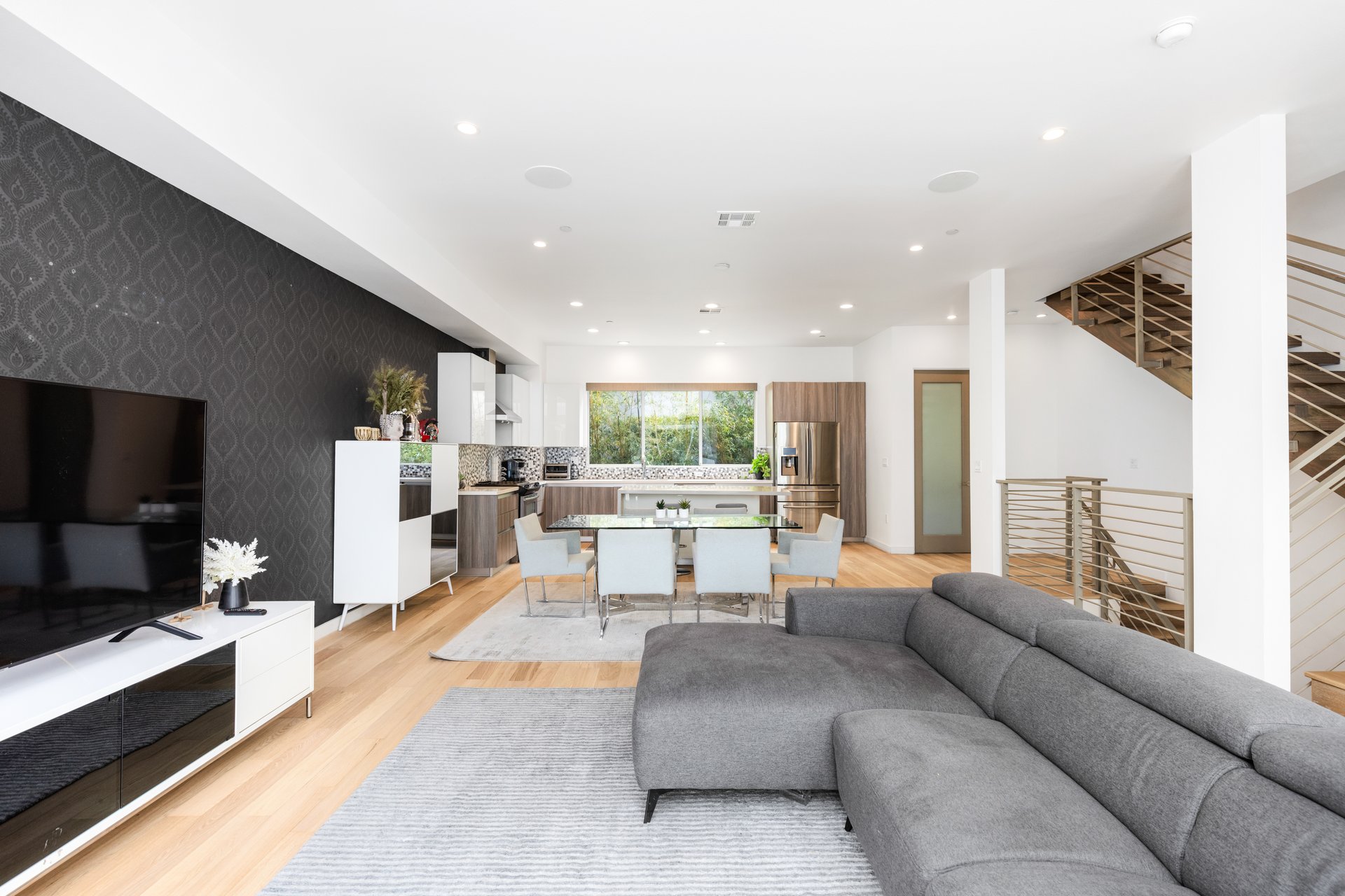 Hepburn Ave, 90038