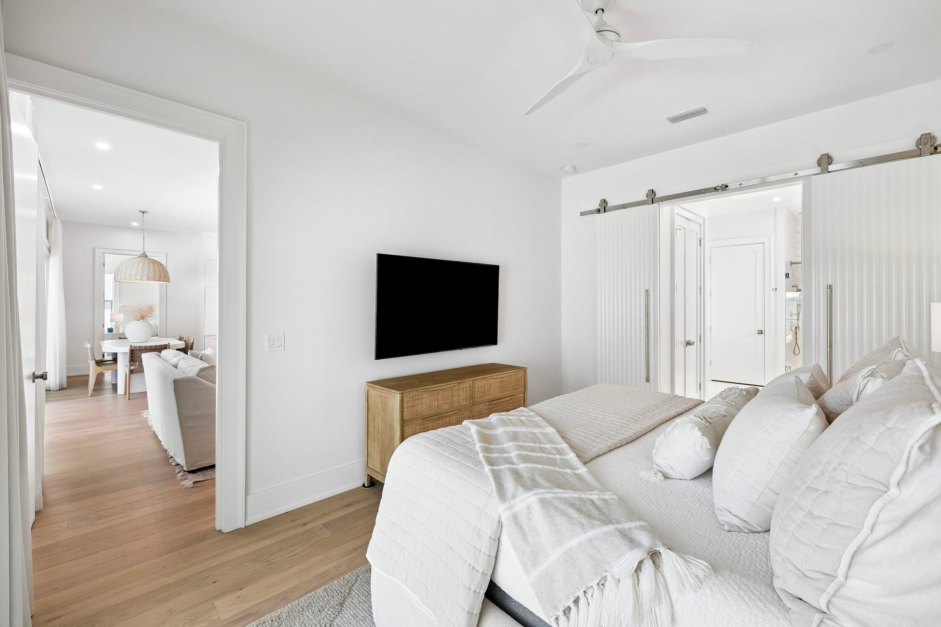The Sand Cliffs Coastal Retreat