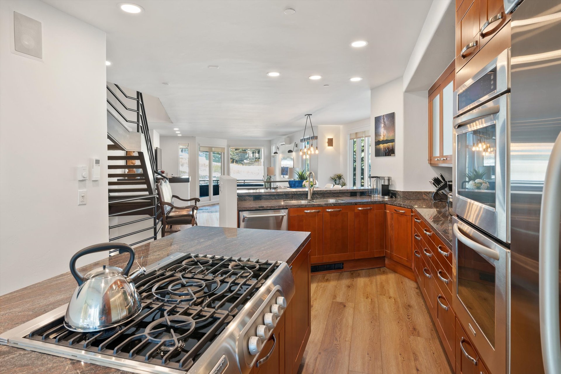 Ski-In/Ski-Out Luxury: Deerbrook Townhome
