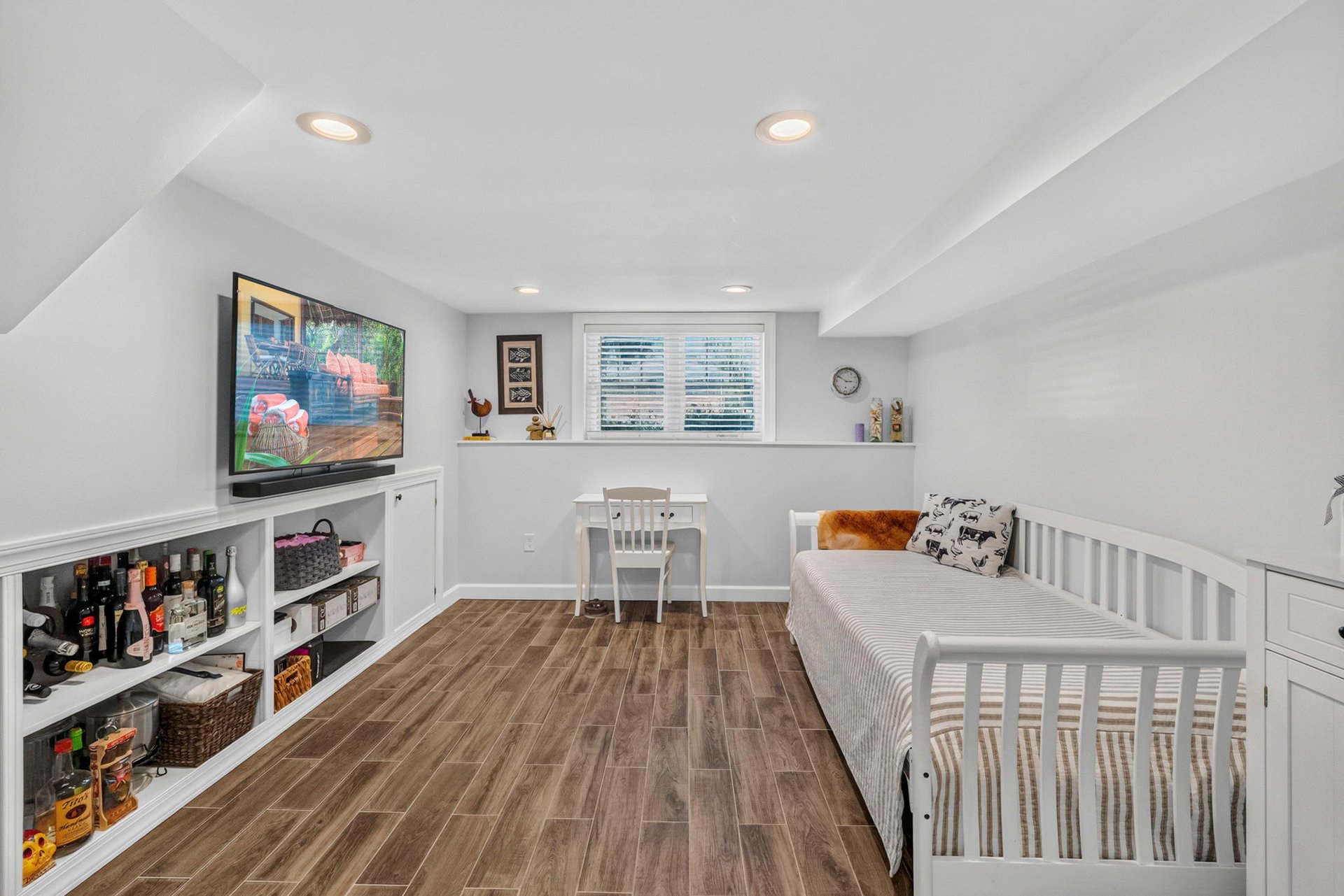 24 Beacon St