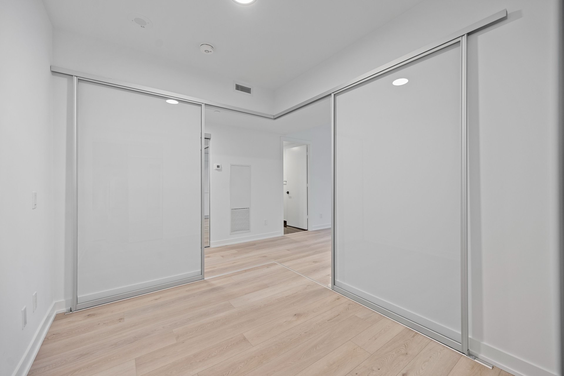 327 King Street W Unit: 306