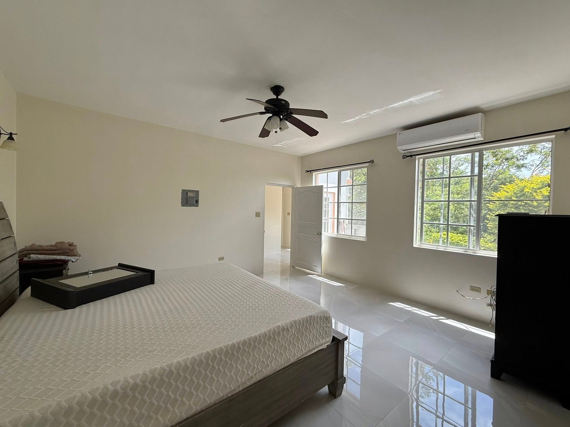 1084 Private Estate with Income