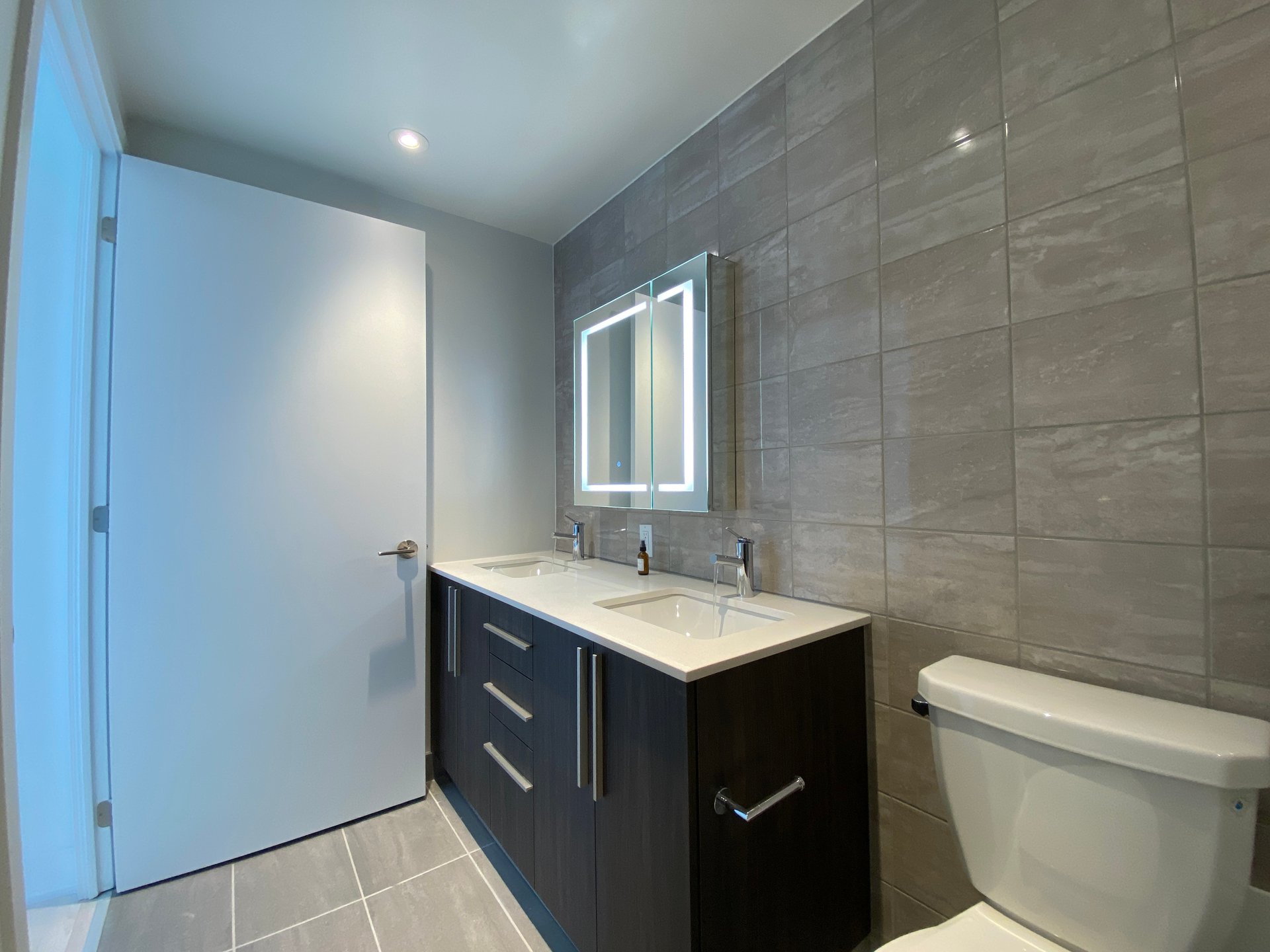 8 Cumberland Street Unit: 3007