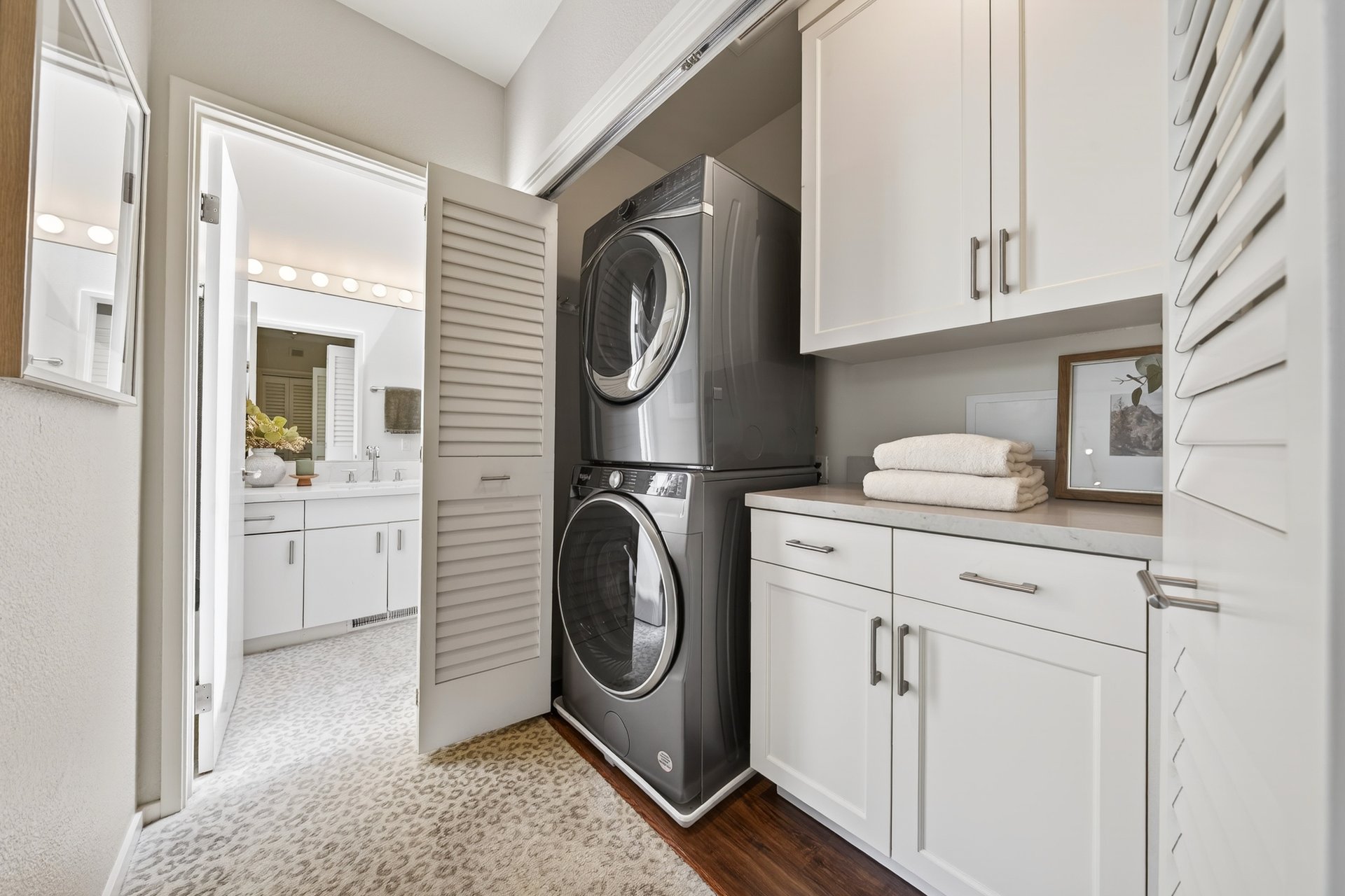 Luxurious End Unit in Point Tiburon