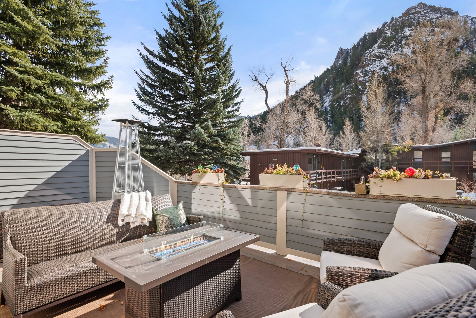 Downtown Penthouse with Mountain Views & Summer Vibes