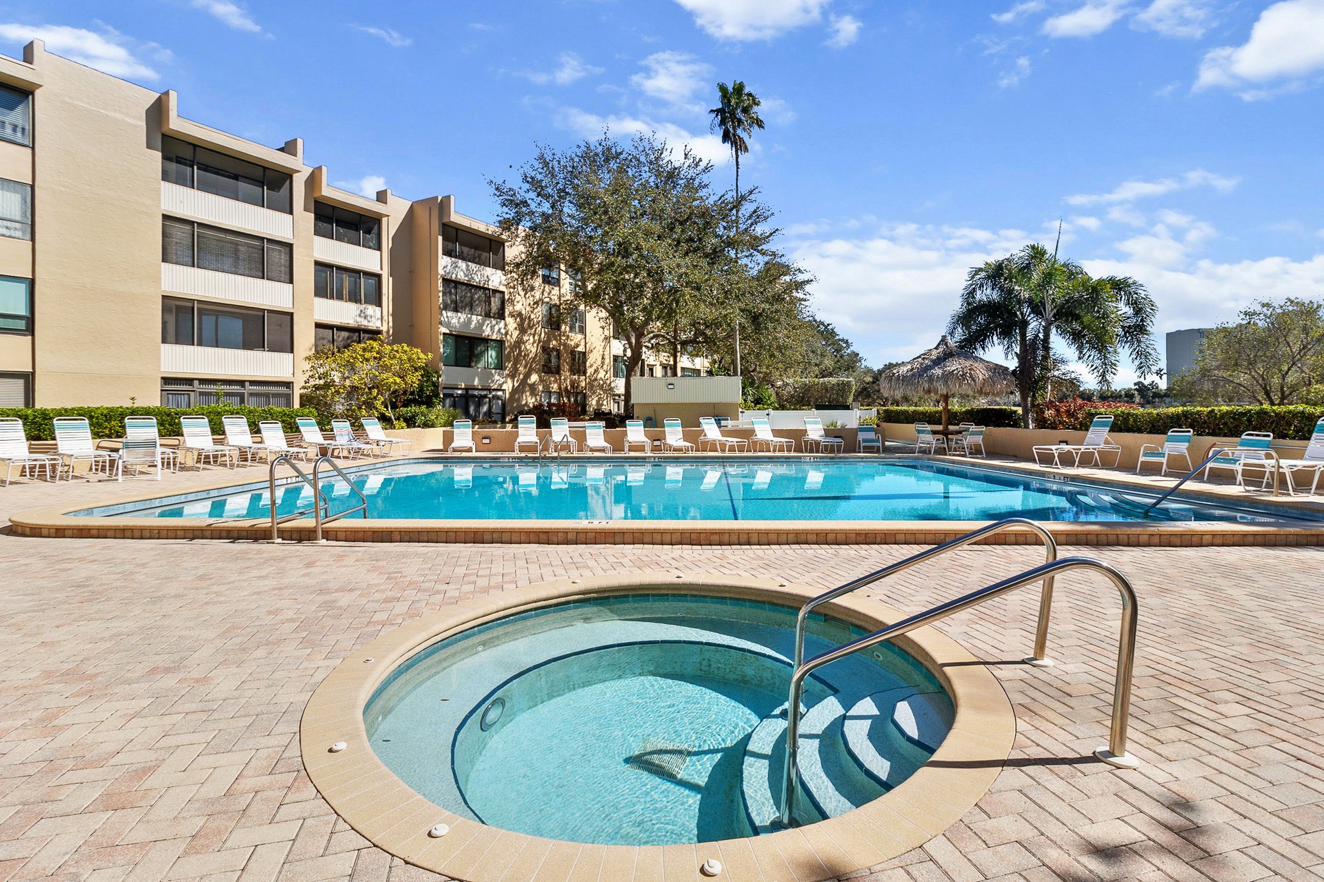 2617 COVE CAY DR #604