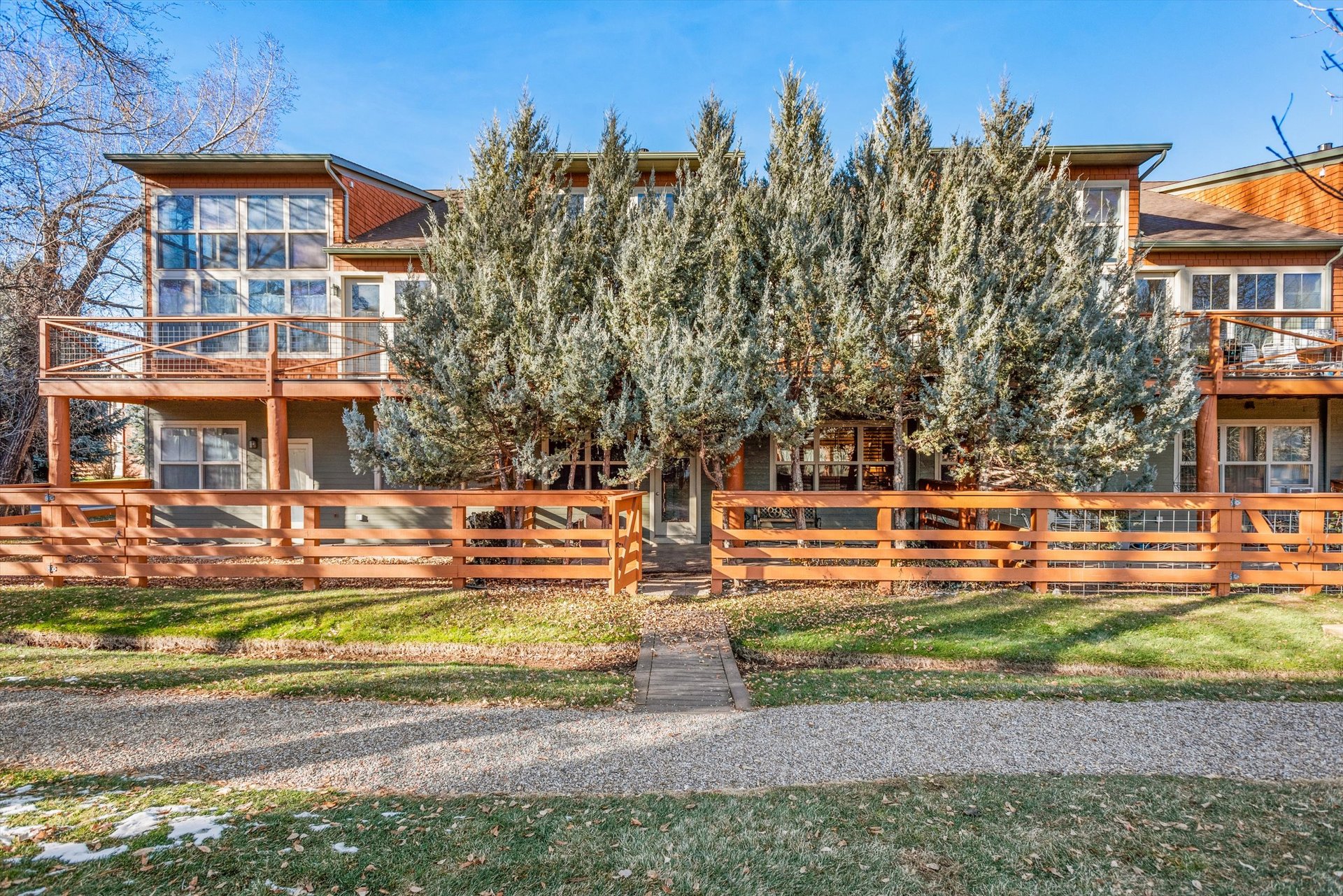 Bright and Stylish Townhome in the Heart of Willits