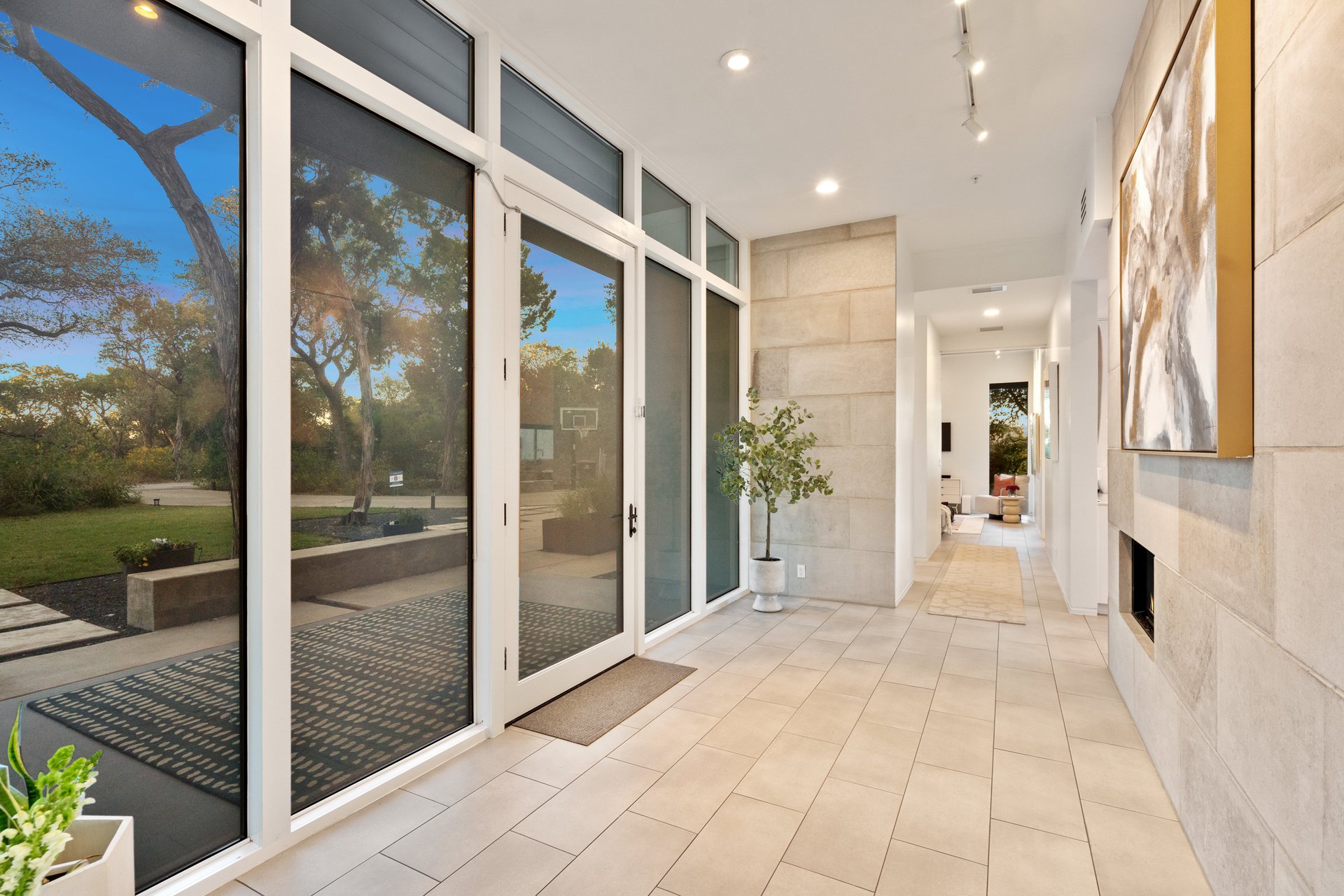 Modern Masterpiece in West Lake Hills