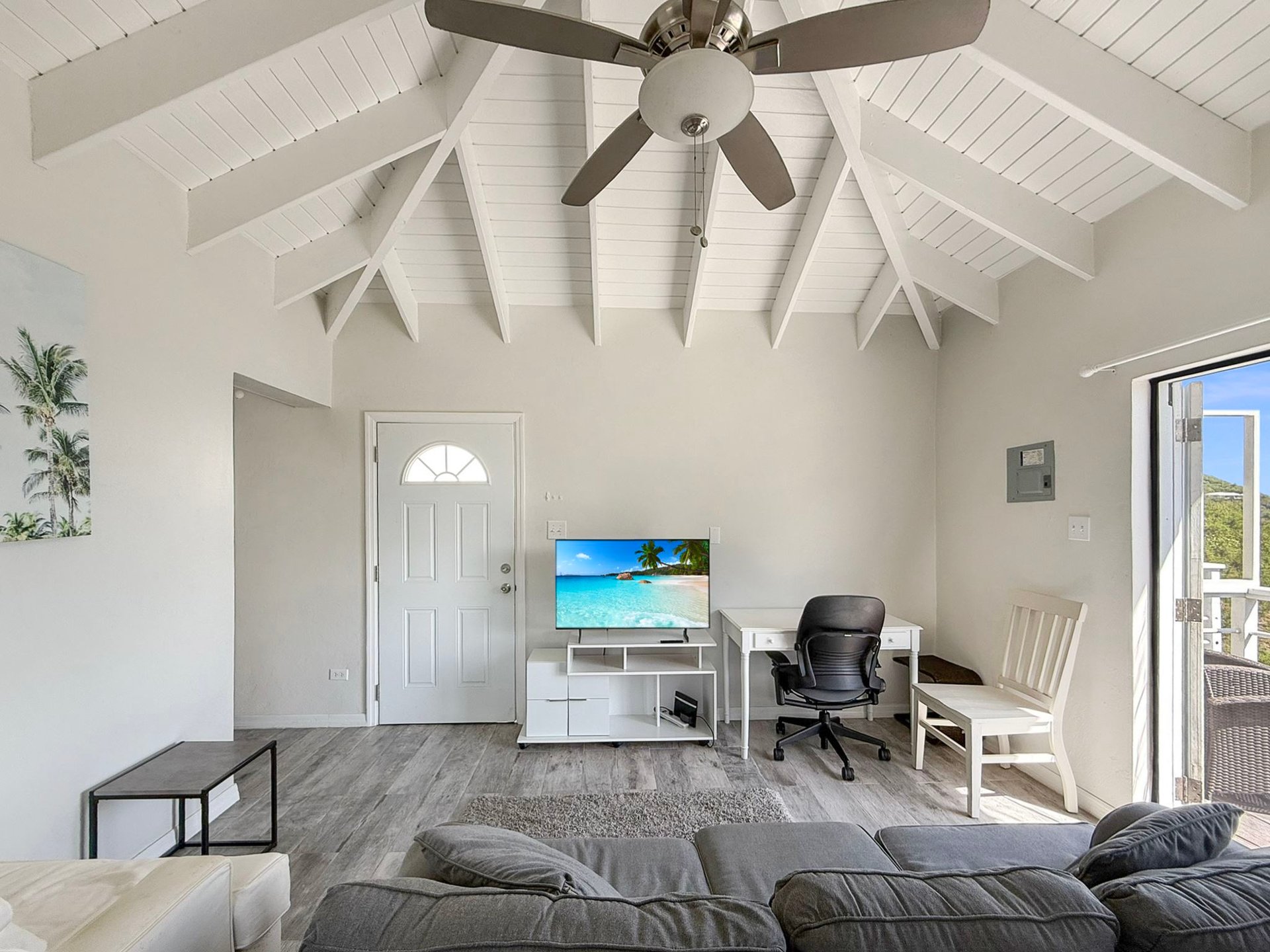 1042 Romney Park 1 Bedroom Apartment