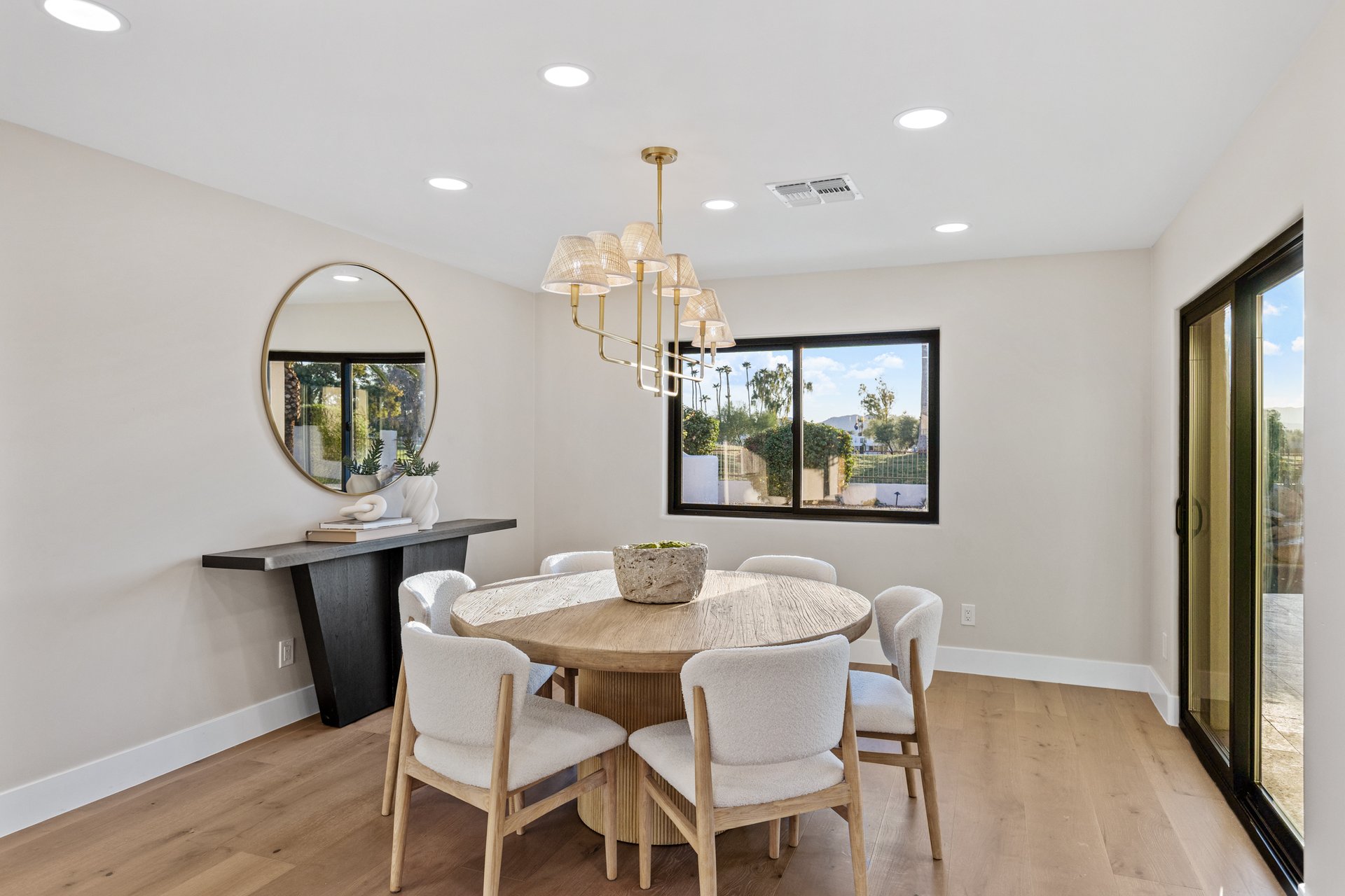 8436 N VIA LINDA
