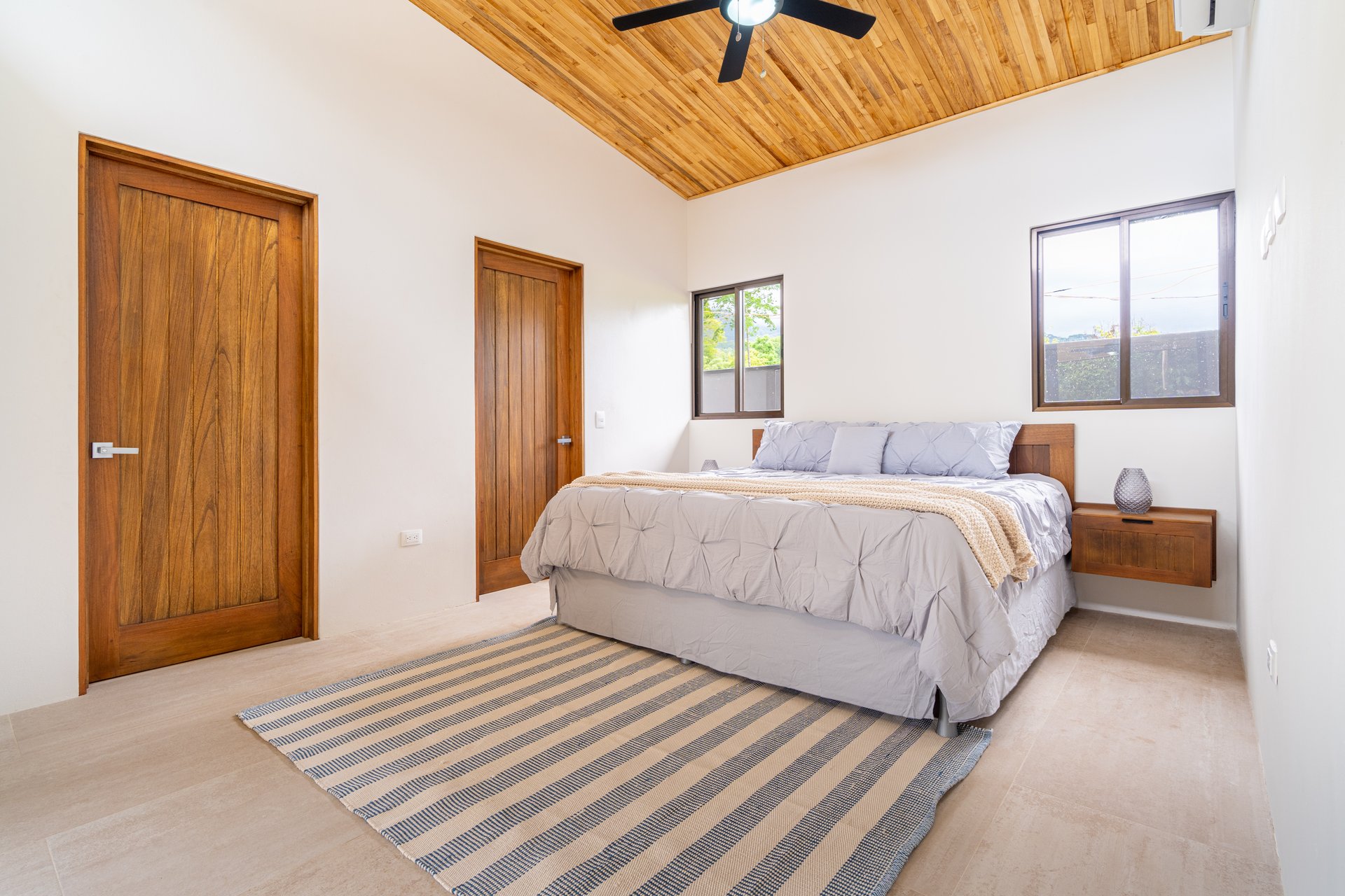Uvita Tropical Urban Home, New Quality Build!
