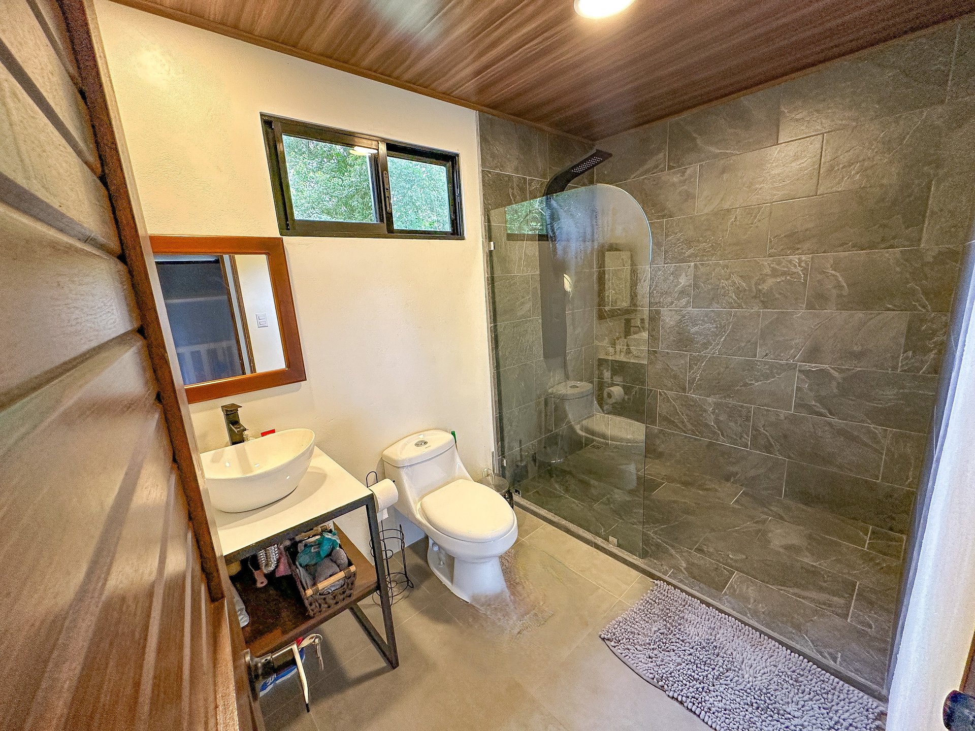 Charming 2-Bedroom Home in the Heart of Ojochal – Privacy, Convenience, and Opportunity Await!