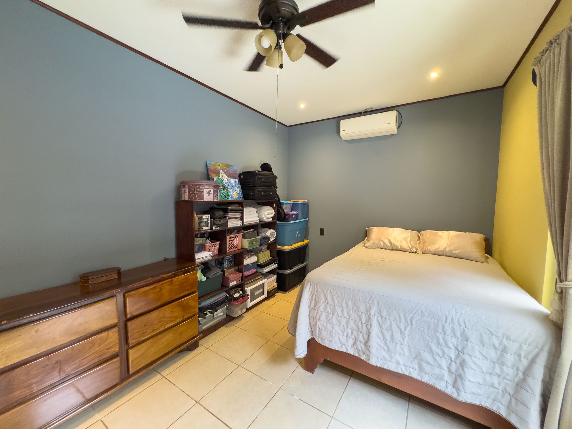 Naranjito corner lot house