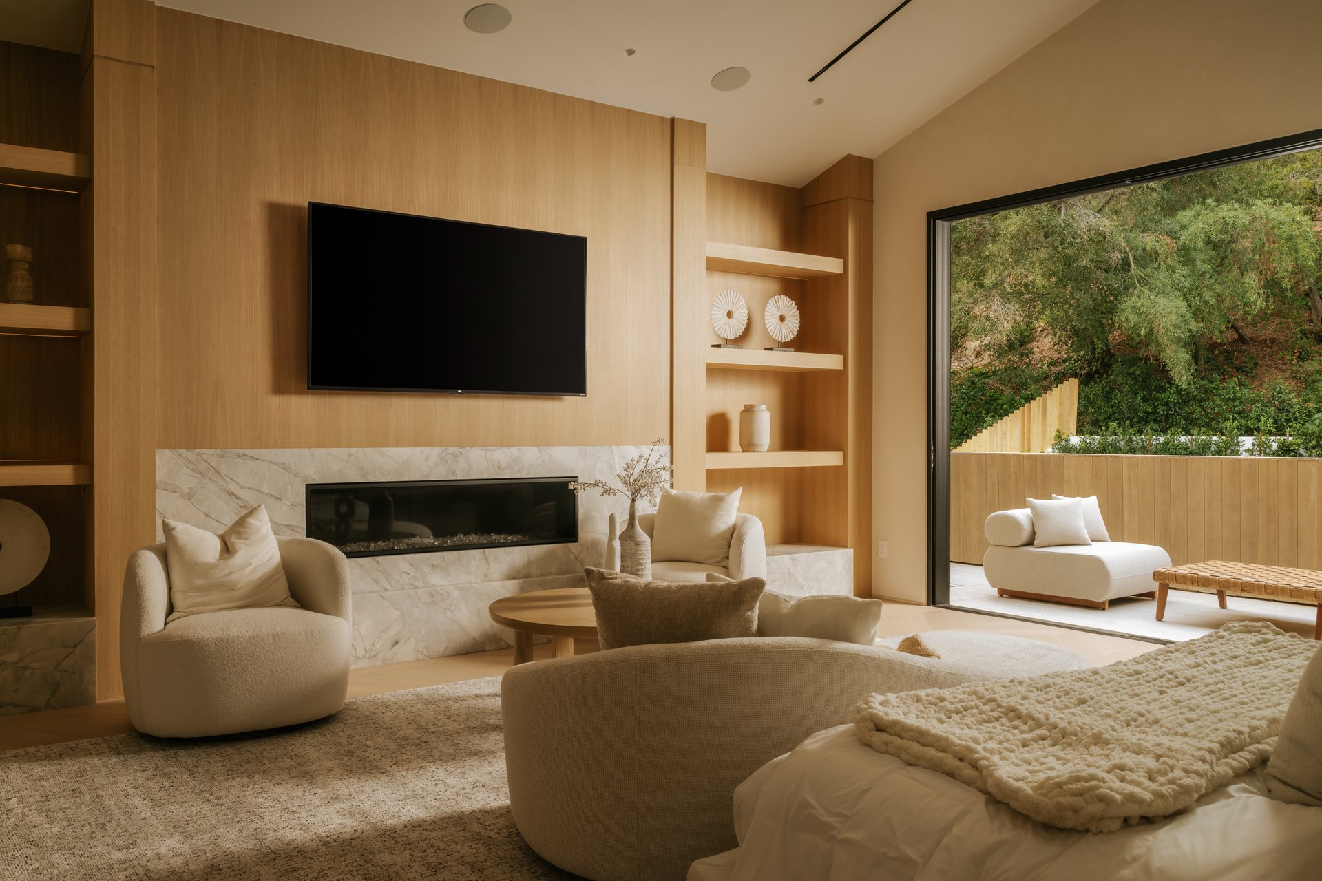 2130 Mandeville Canyon Rd