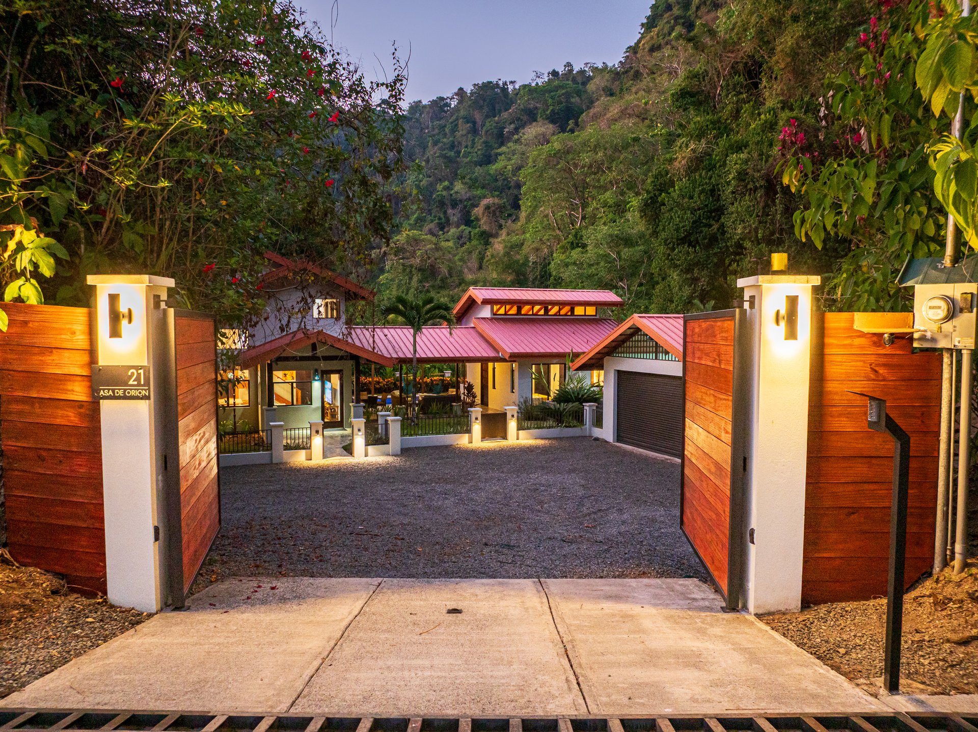 Stunning Waterfall Home + Guest Casita - Cascada Azul